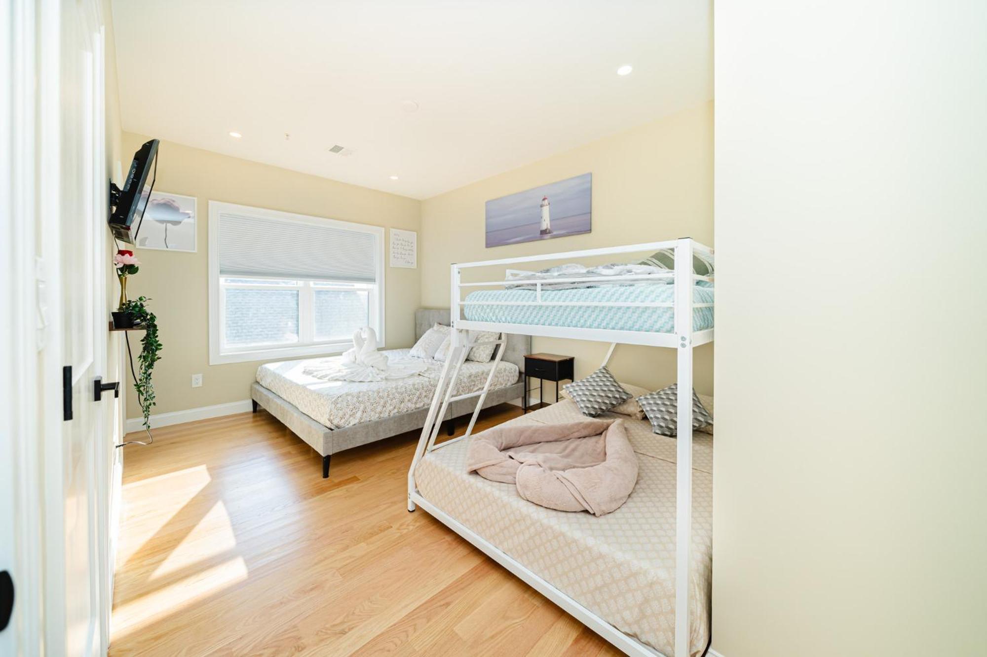 60-3 3br - Sleek Near Franklin Park *