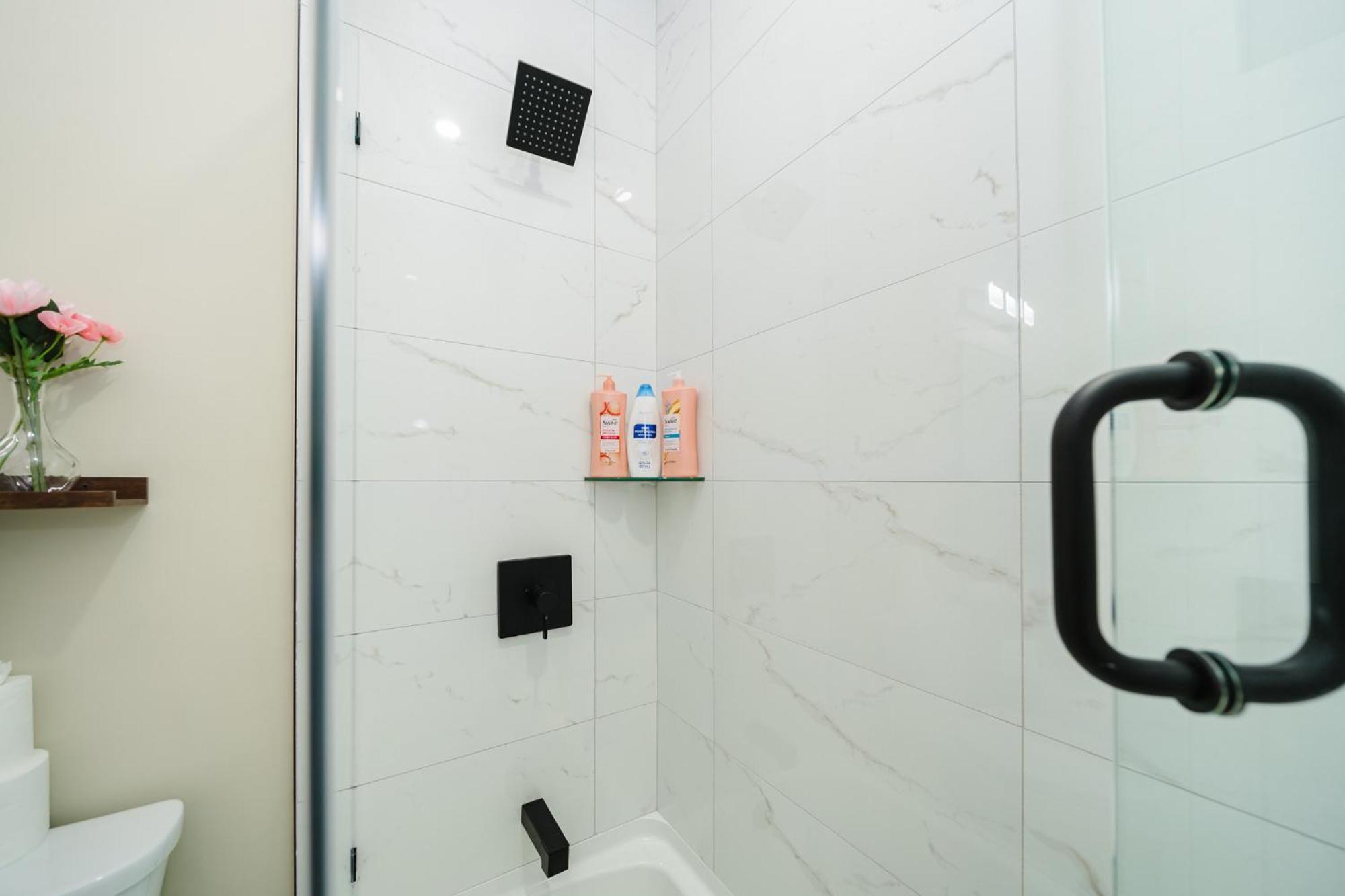 60-3 3br - Sleek Near Franklin Park