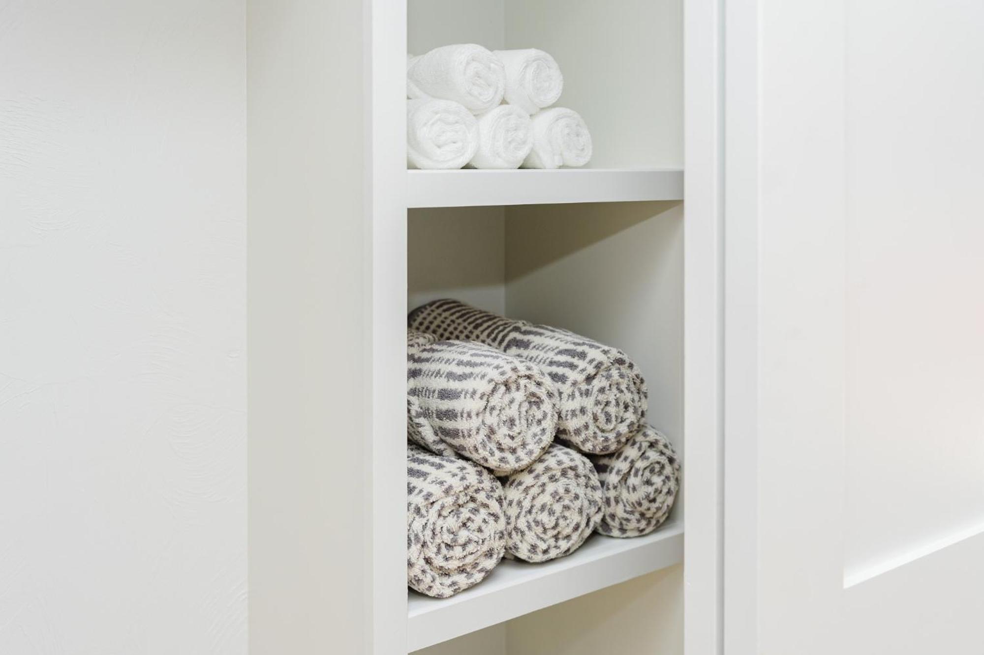 60-3 3br - Sleek Near Franklin Park Apartment *