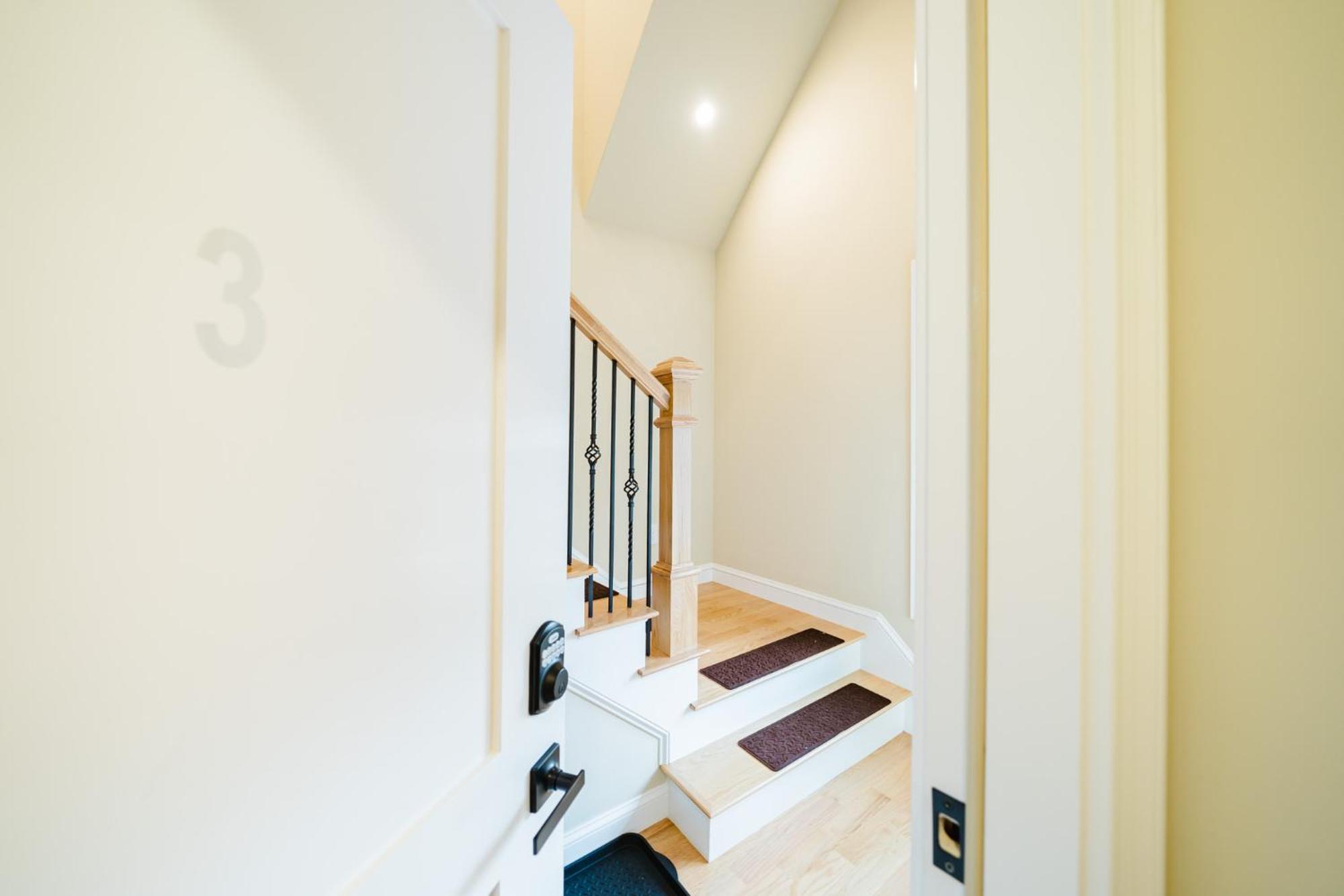 60-3 3br - Sleek Near Franklin Park