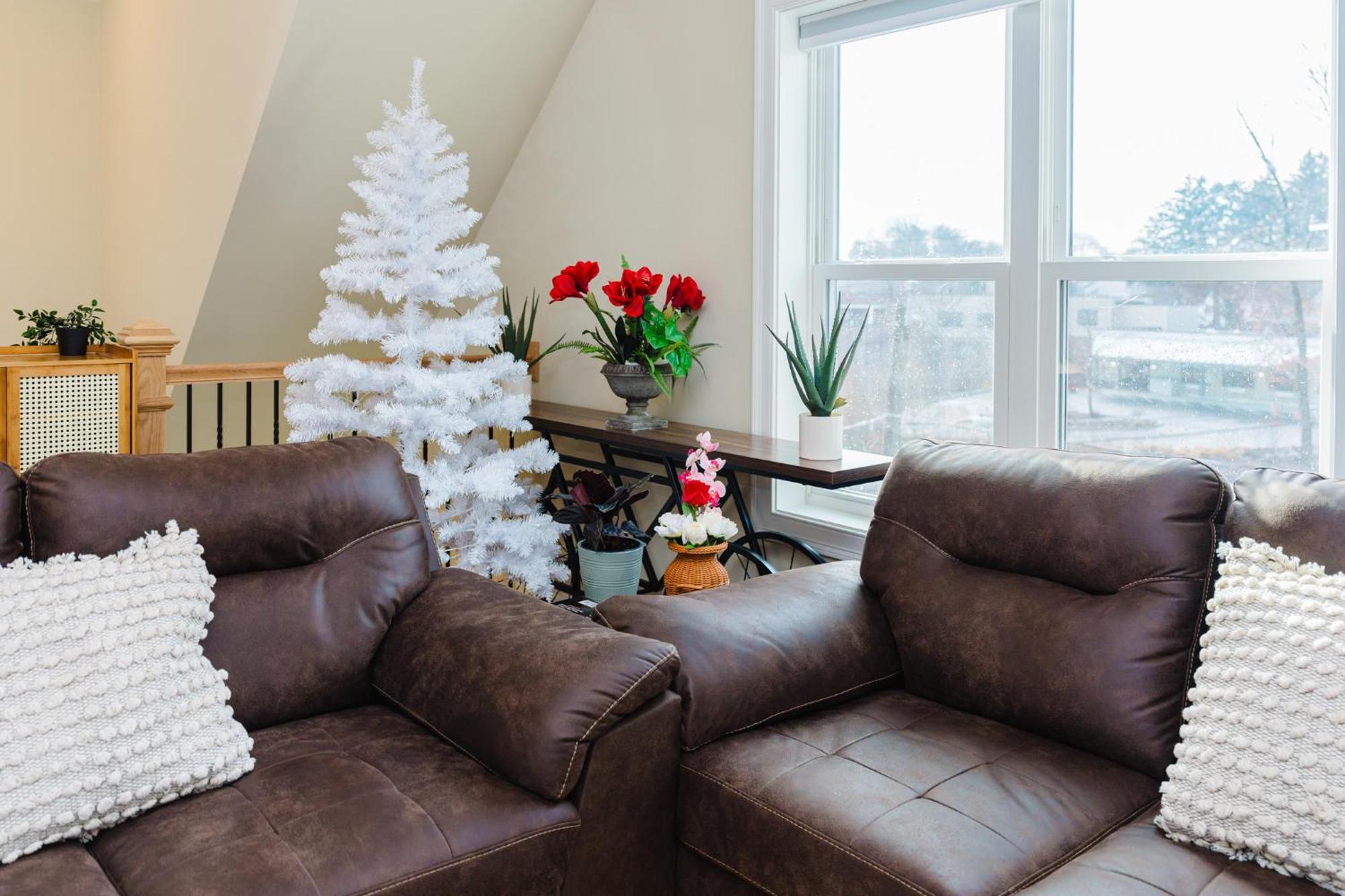 60-3 3br - Sleek Near Franklin Park