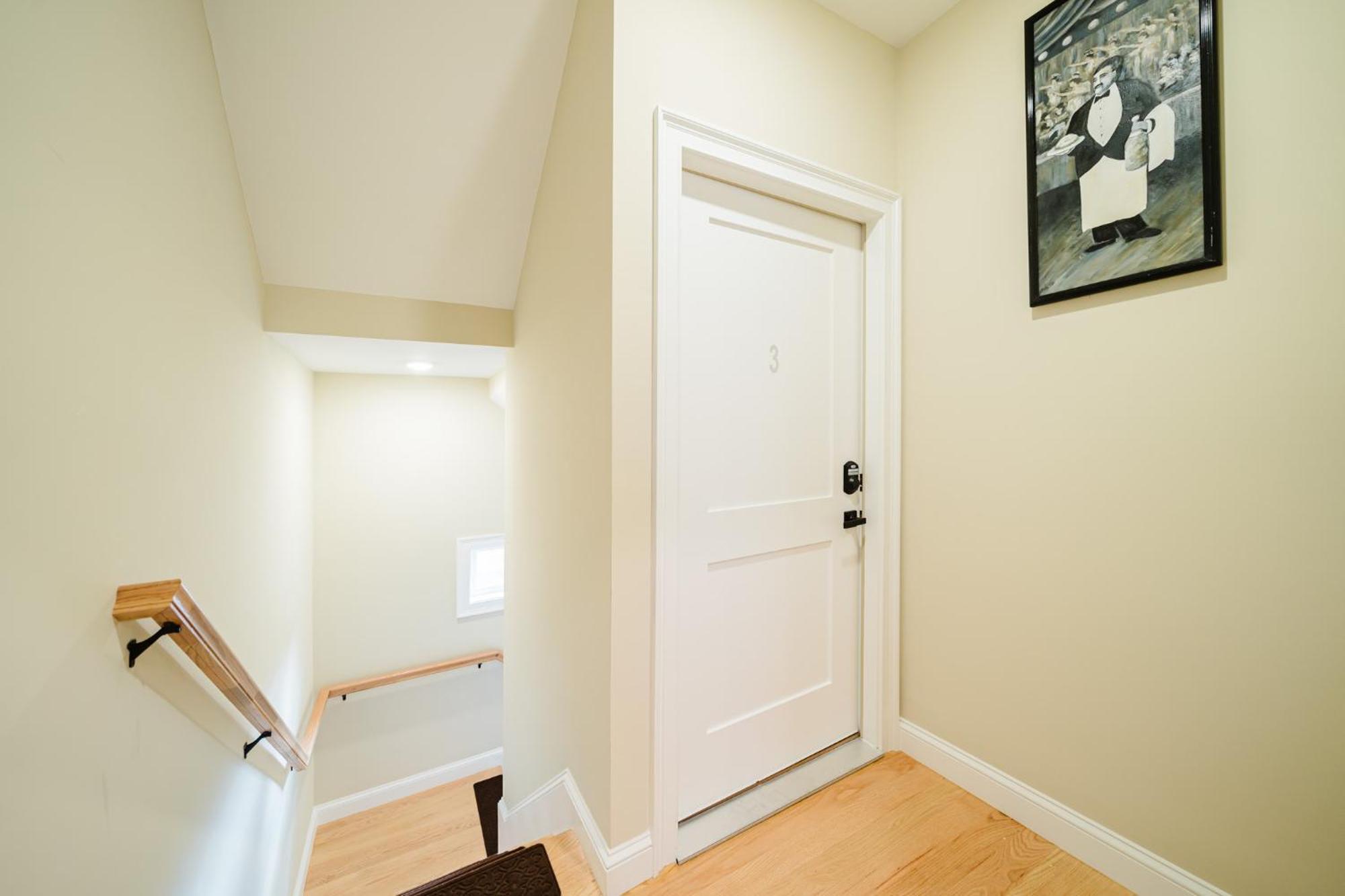 60-3 3br - Sleek Near Franklin Park Boston