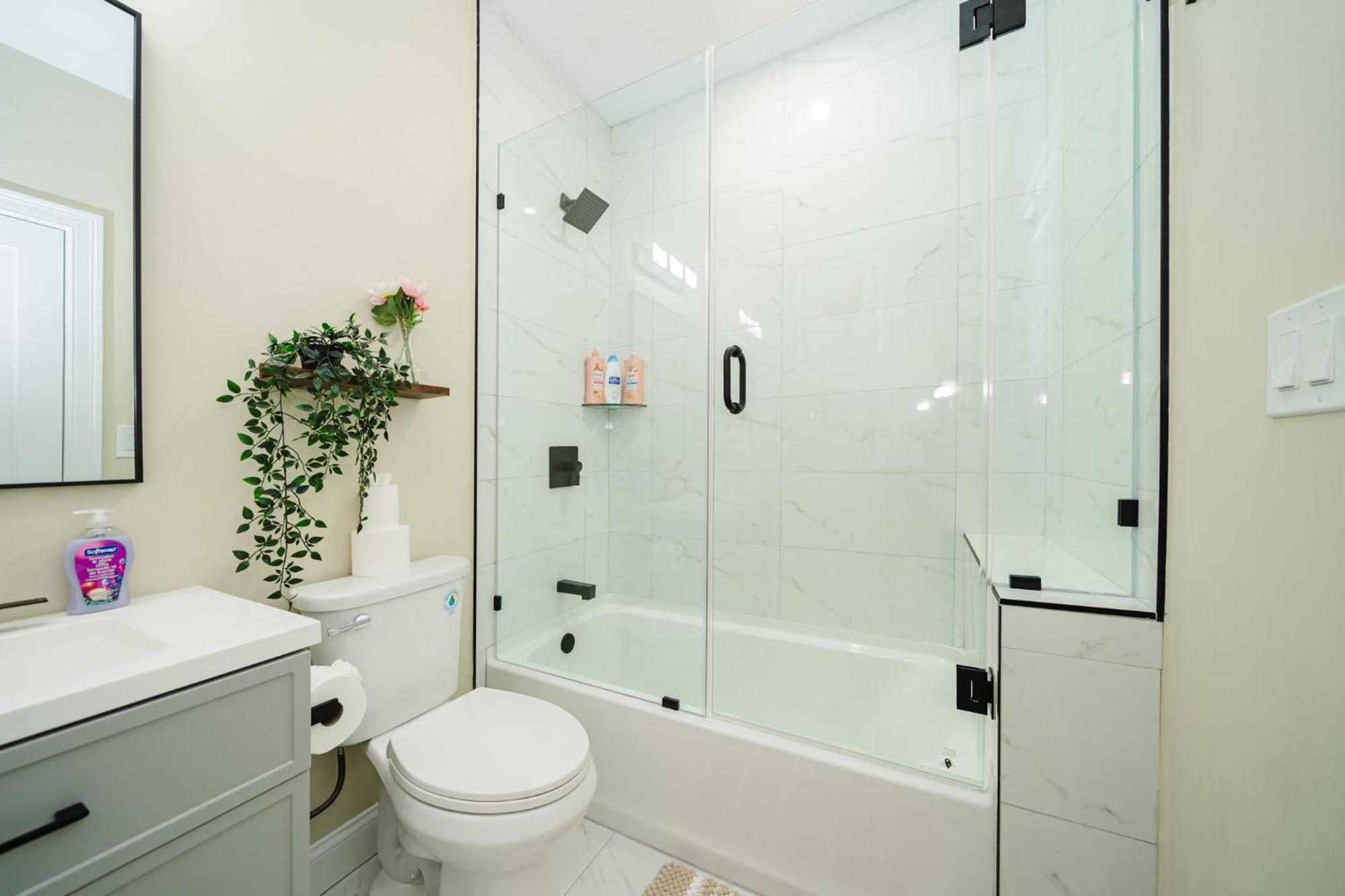 60-3 3br - Sleek Near Franklin Park *