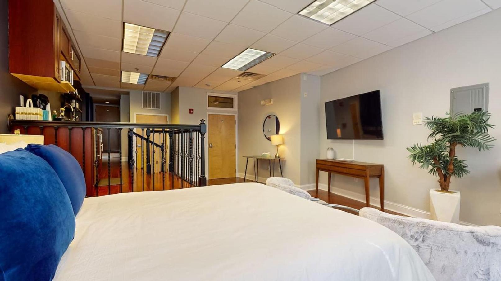 Cozy In Faneuil Hallquincy Market Apartment