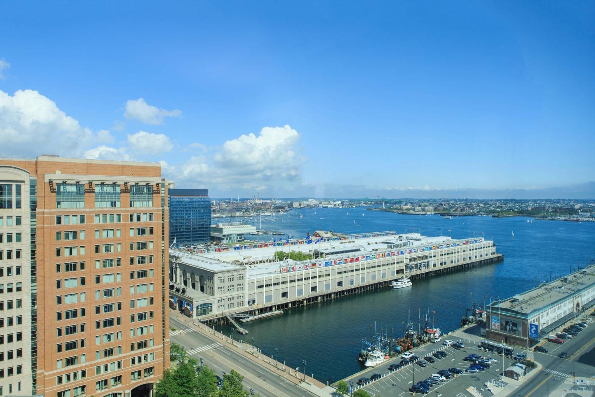 Hotel Renaissance Seaport District 4*