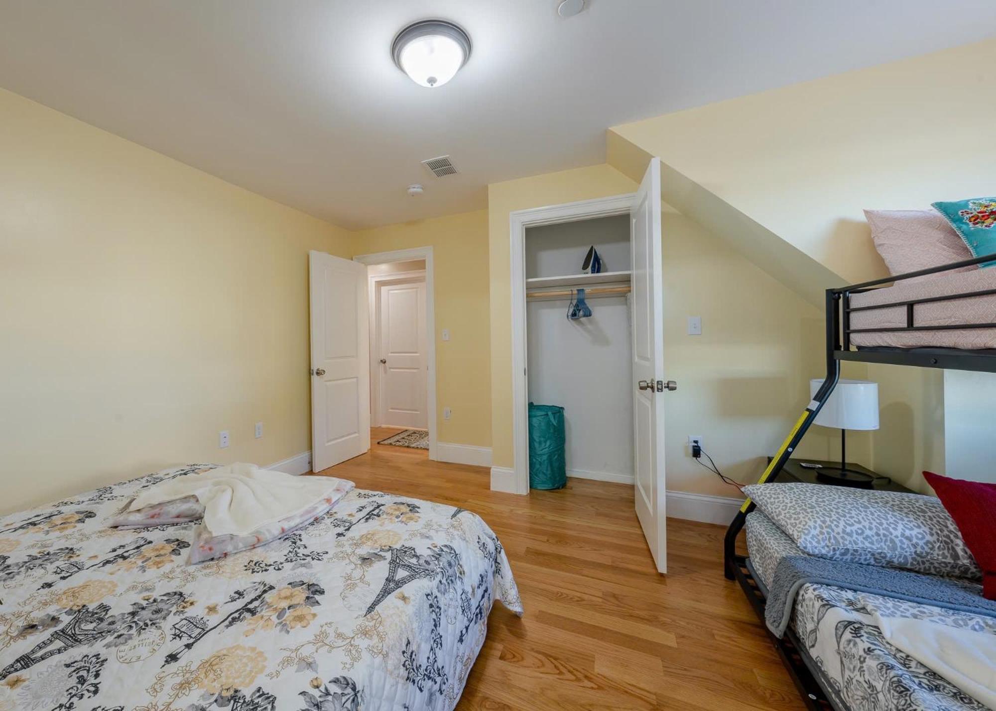Comfortable 4Br Boston Home W Bathtub, Free Parking - Near Red Line & Zoo 2333 * Boston