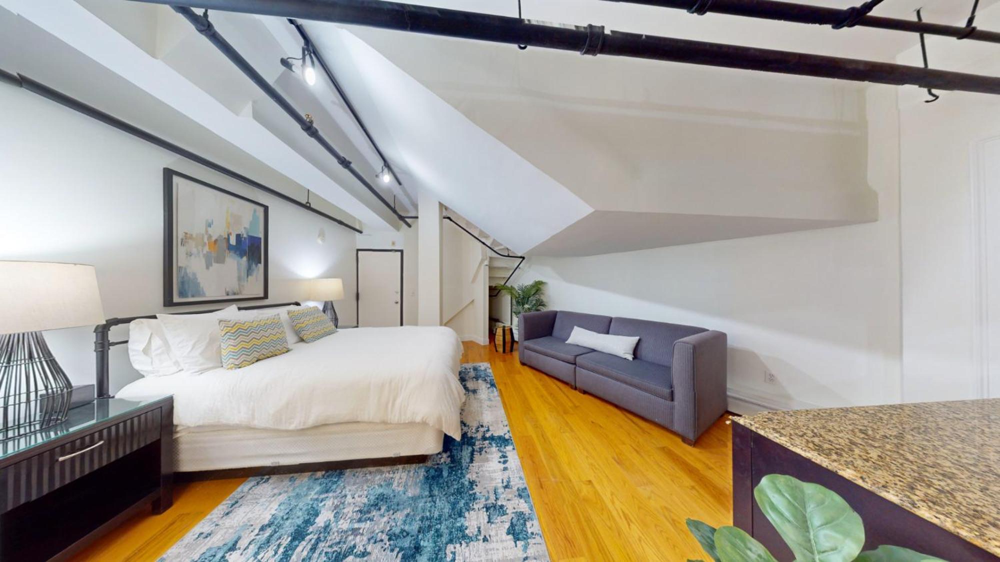 2 Level, 2 Bed With Office In Back Bay Appartement