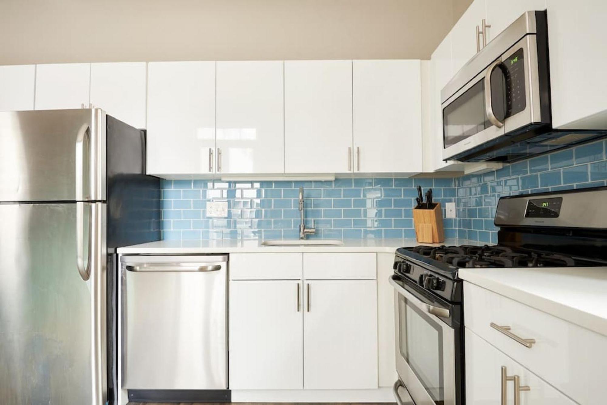 Keyless Monthly Discounts Fully Furnished 4br 2ba Loft Apartment