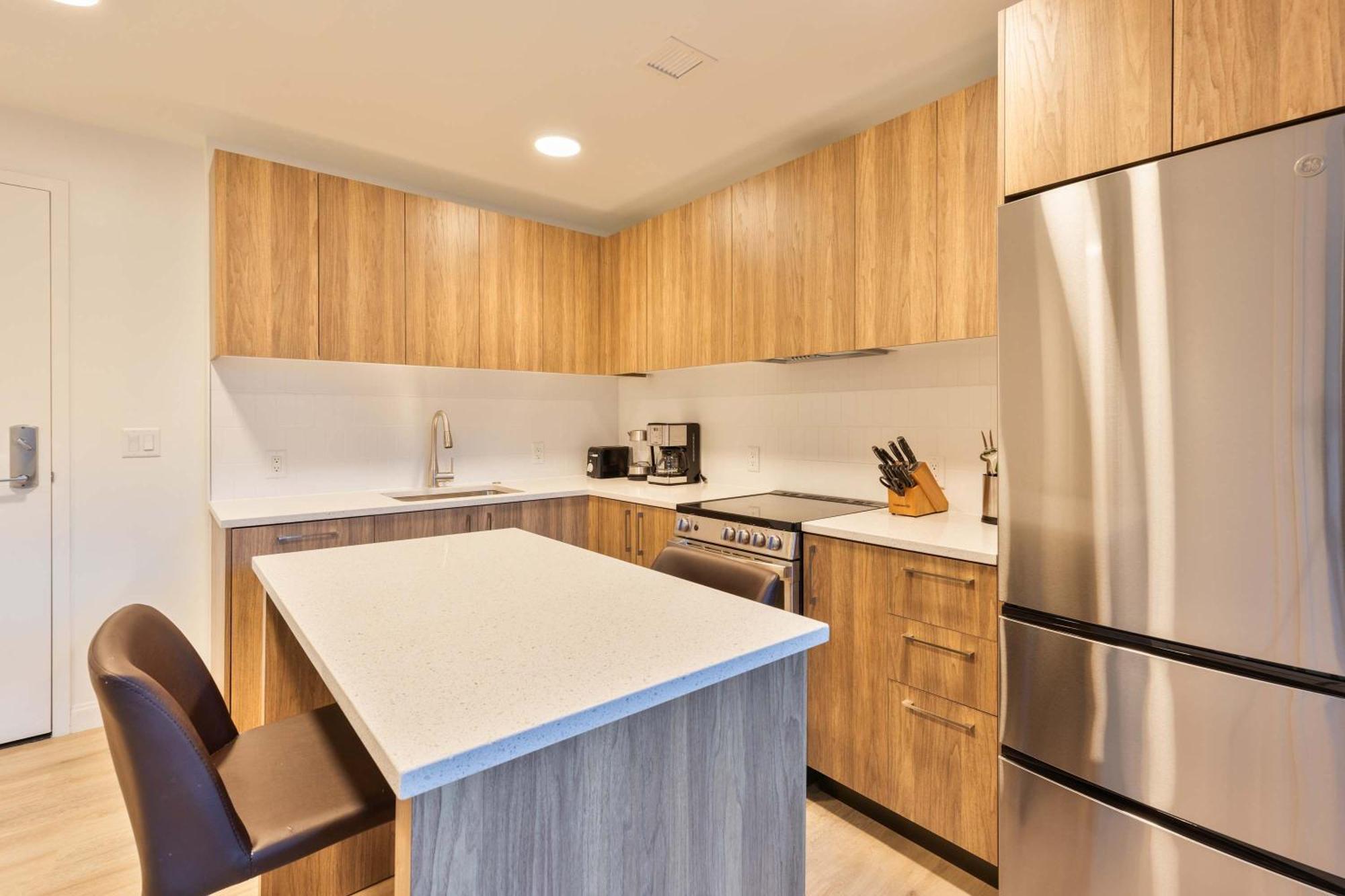 Private Modern With Kitchen - Idl-241 * Boston
