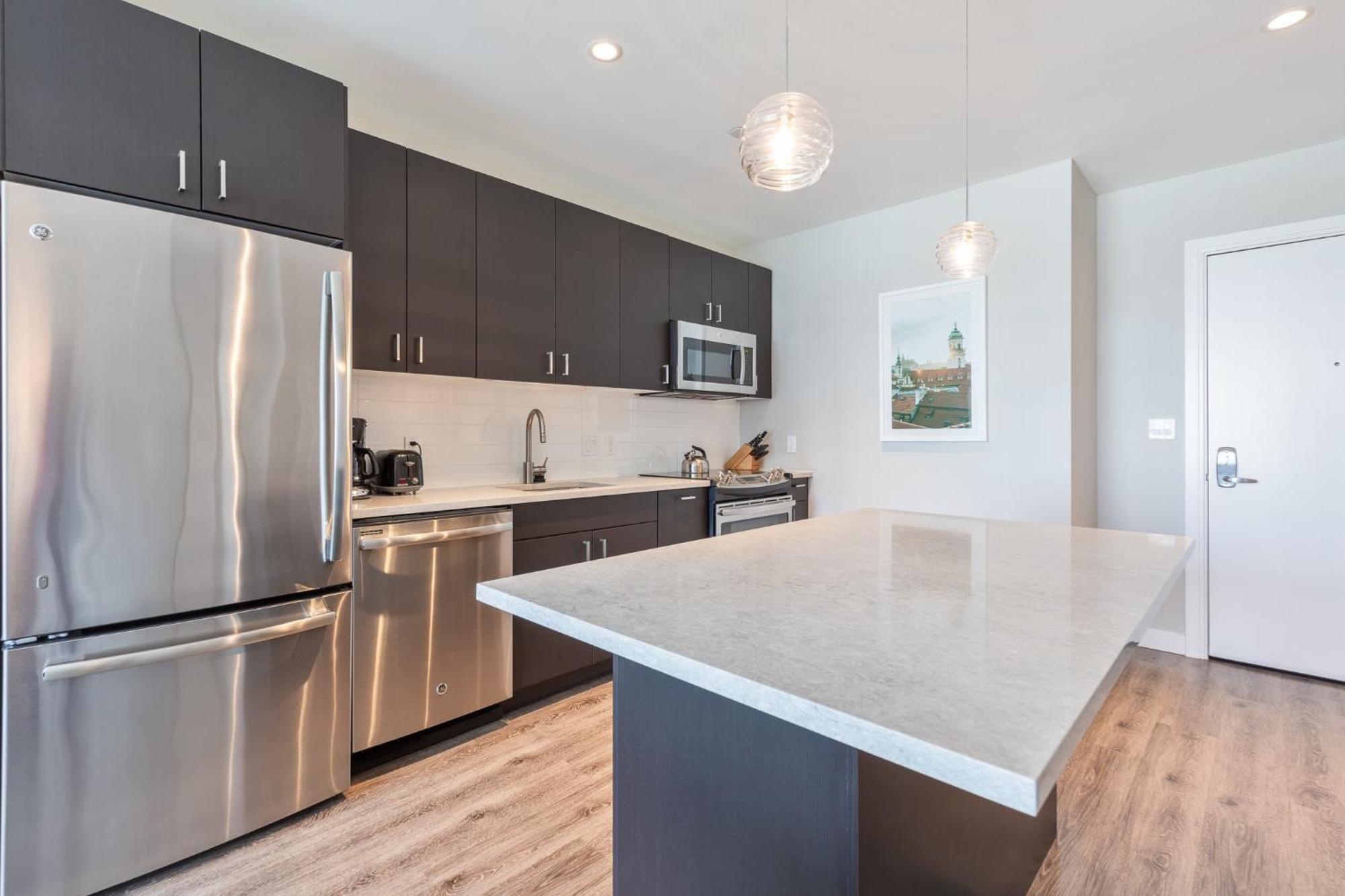 Apartamento Bright Downtown With Gym - Via-519 *