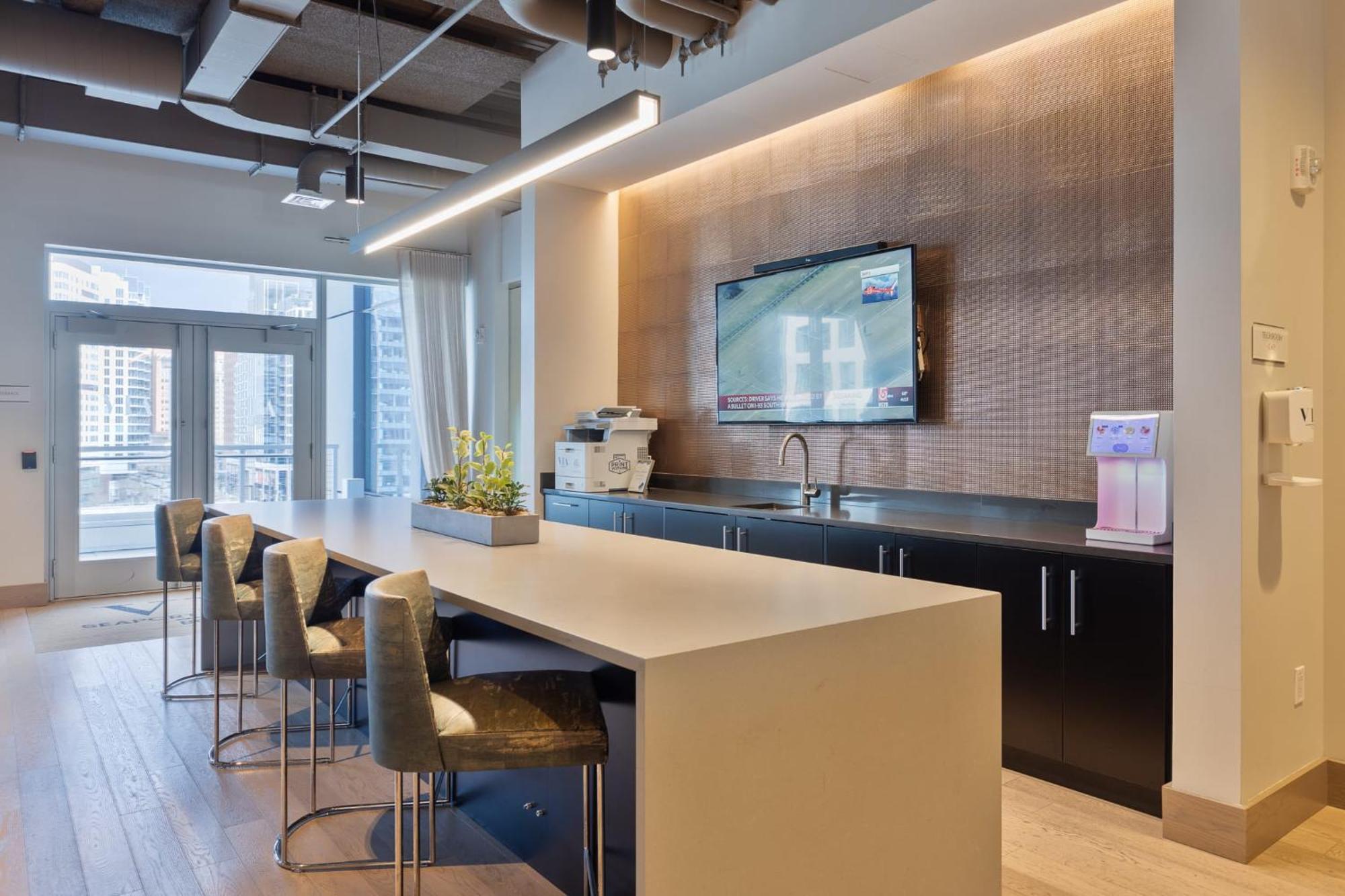 Apartamento Bright Downtown With Gym - Via-519 *