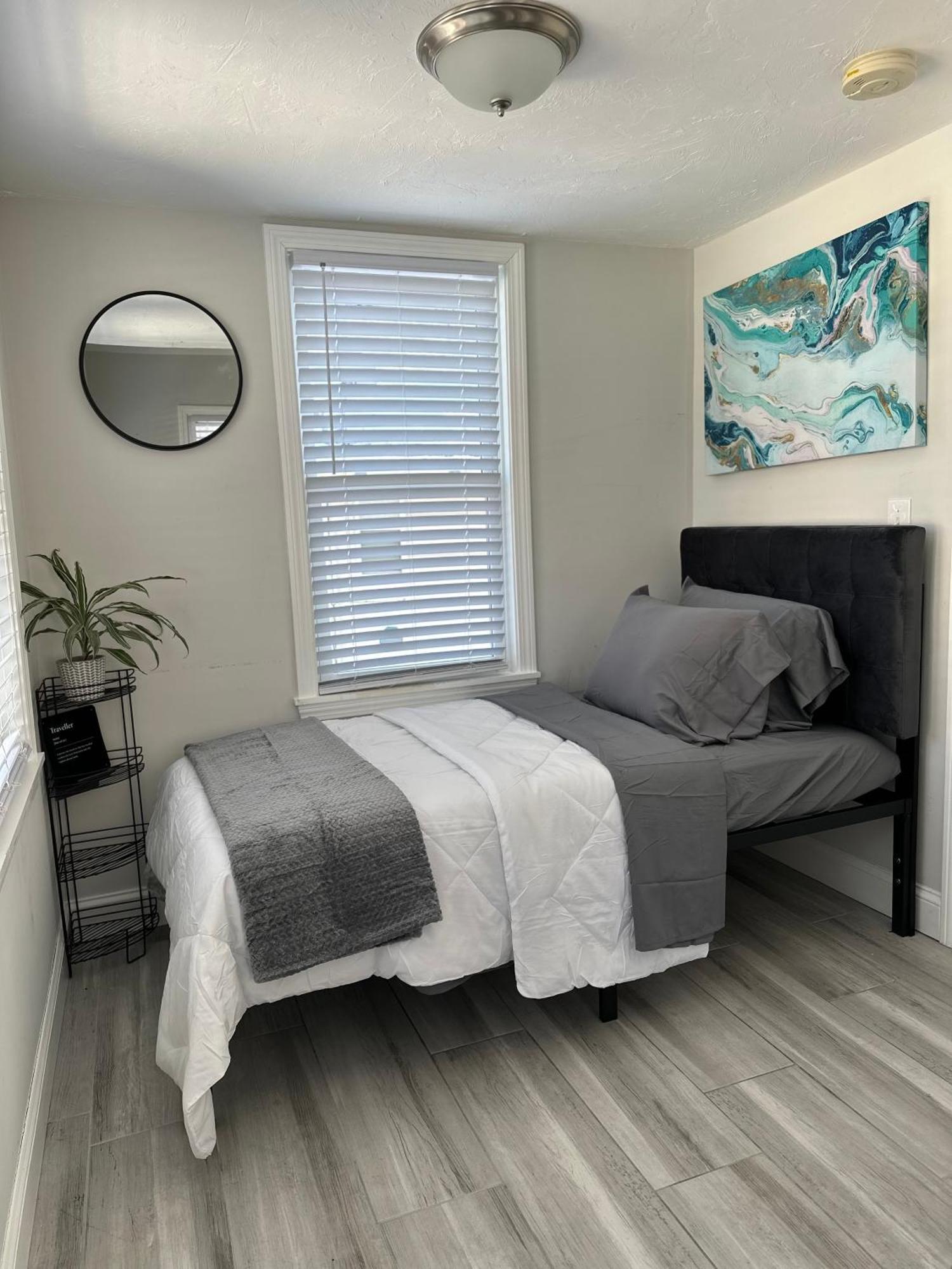 Stylish 2nd Floor Unit, Are Going To It! Appartement