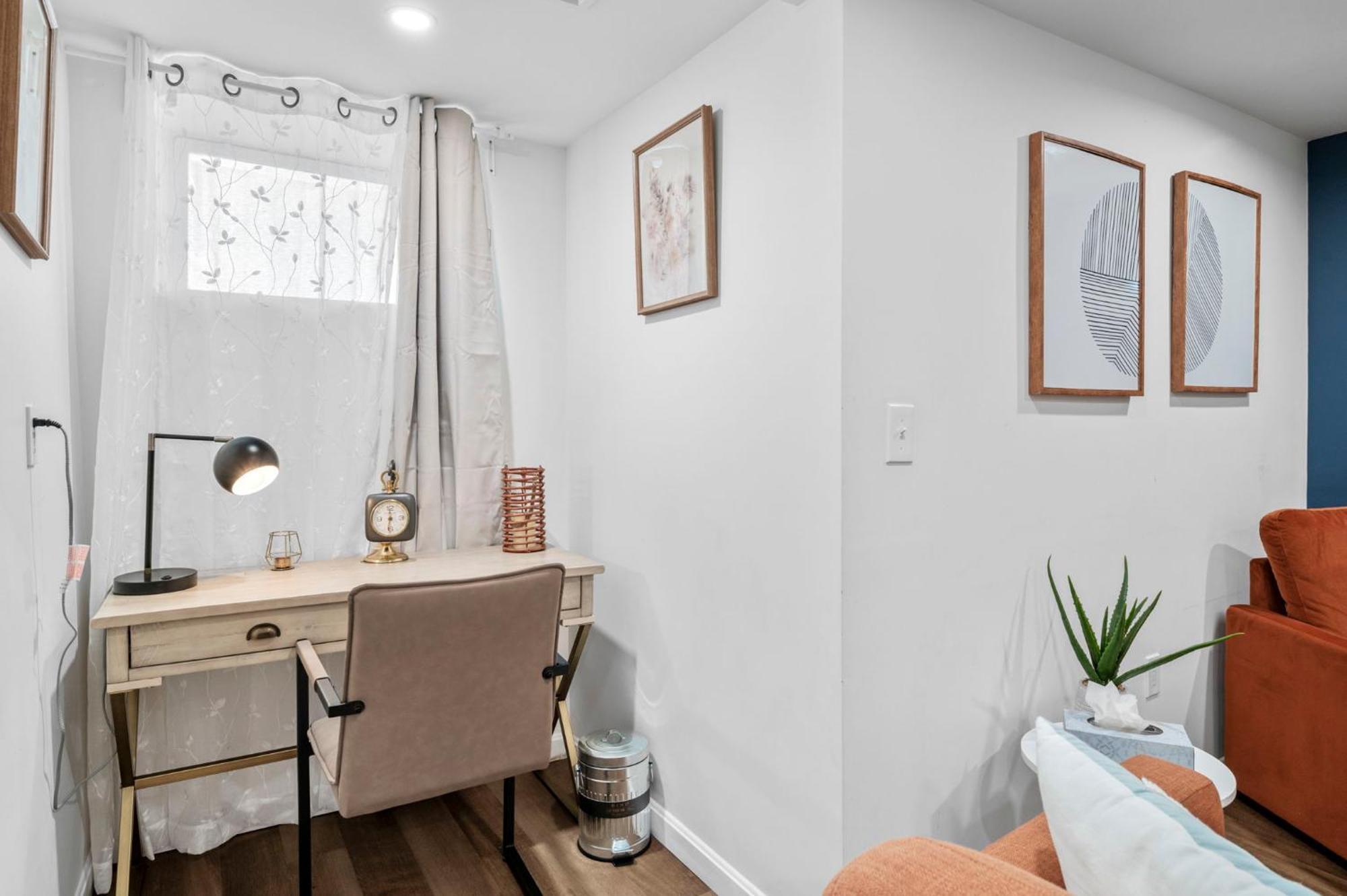 Roslindale Village Apartment *