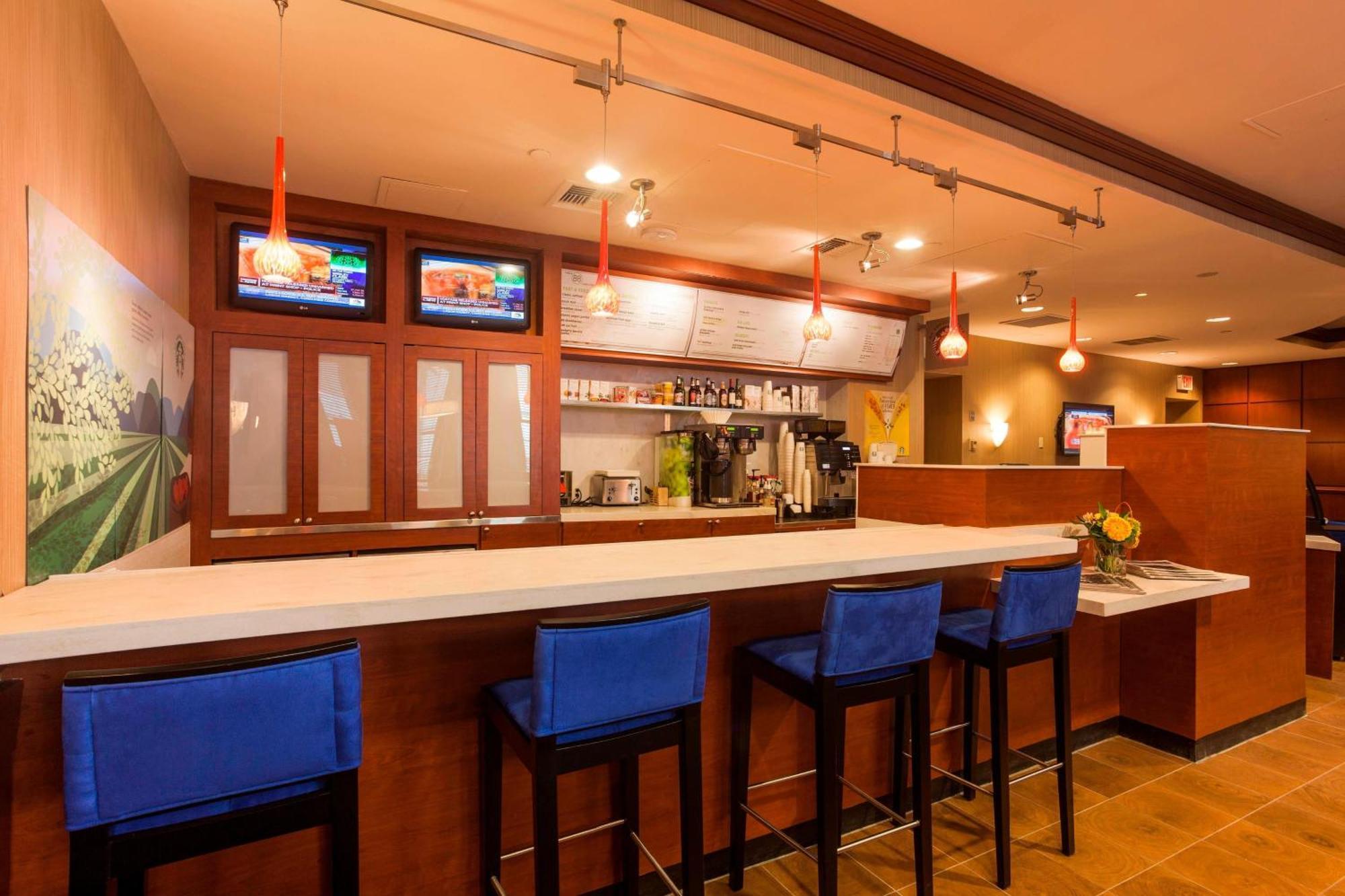 Hotel Courtyard Copley Square 3*