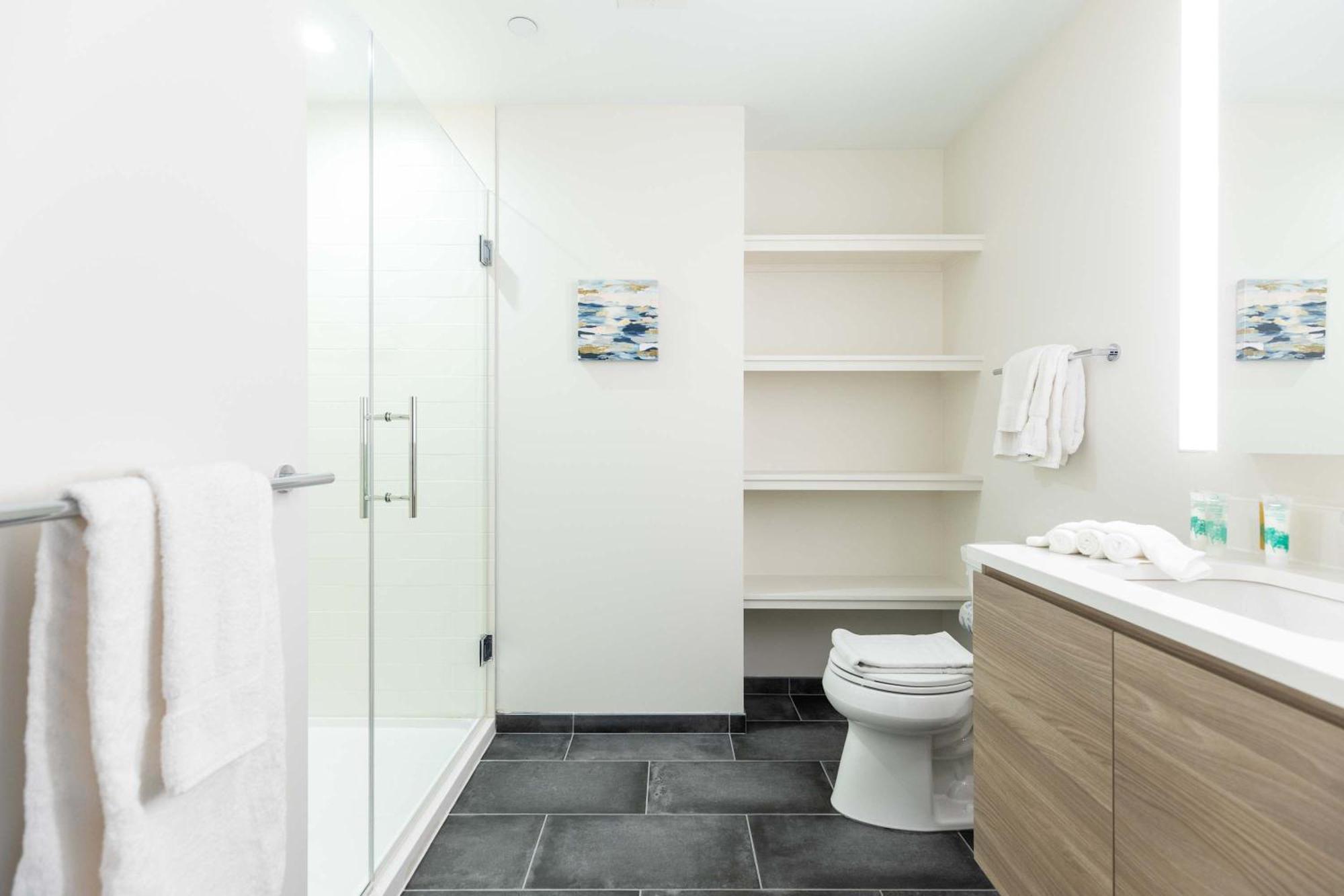 Entire Downtown Seaport With Pool