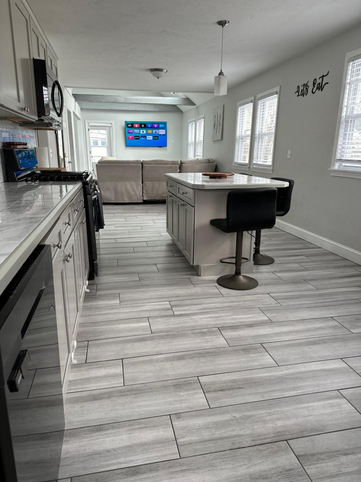 Appartement Stylish 2nd Floor Unit, Are Going To It! *