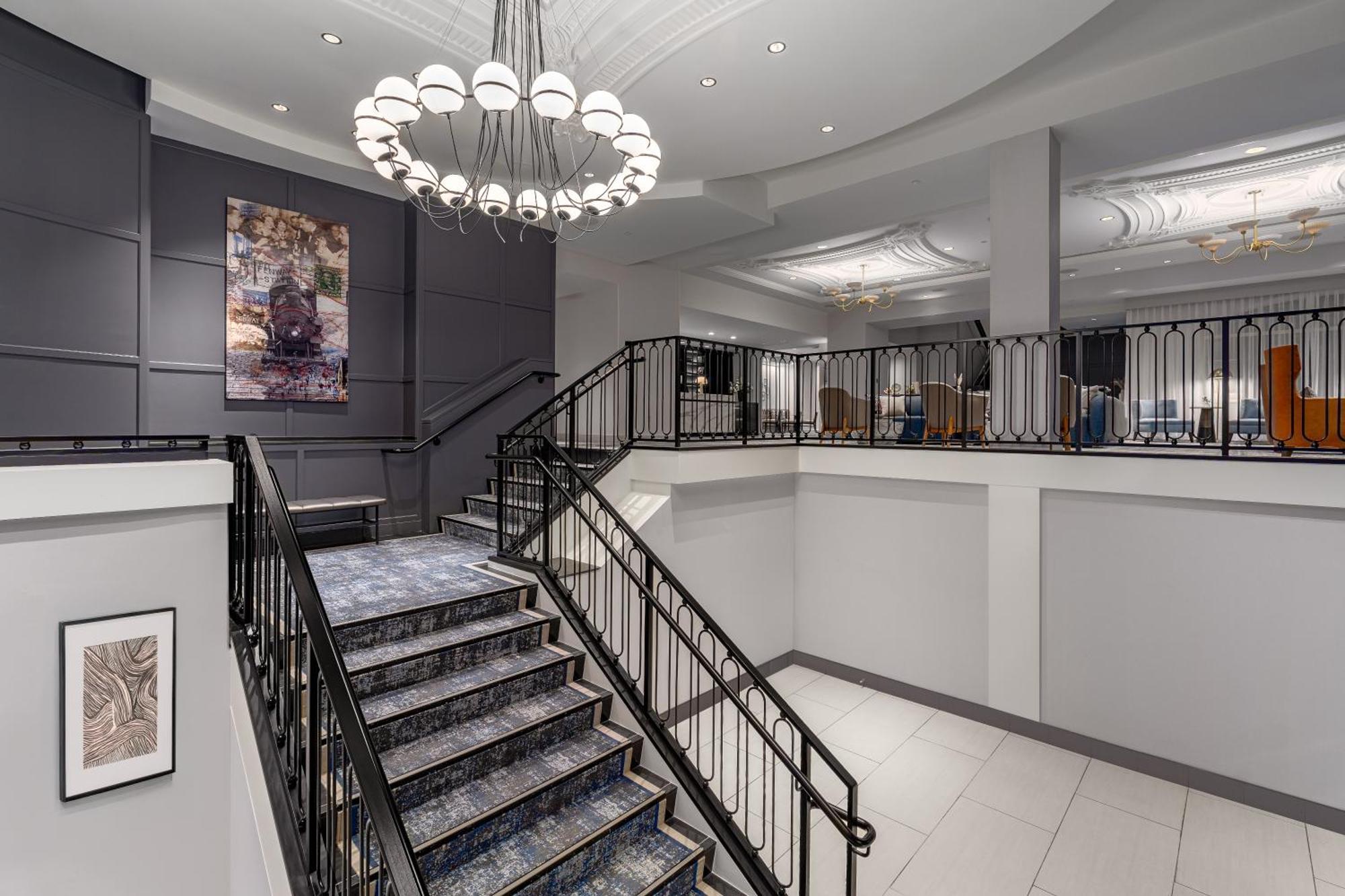 Commonwealth Hotel 5*