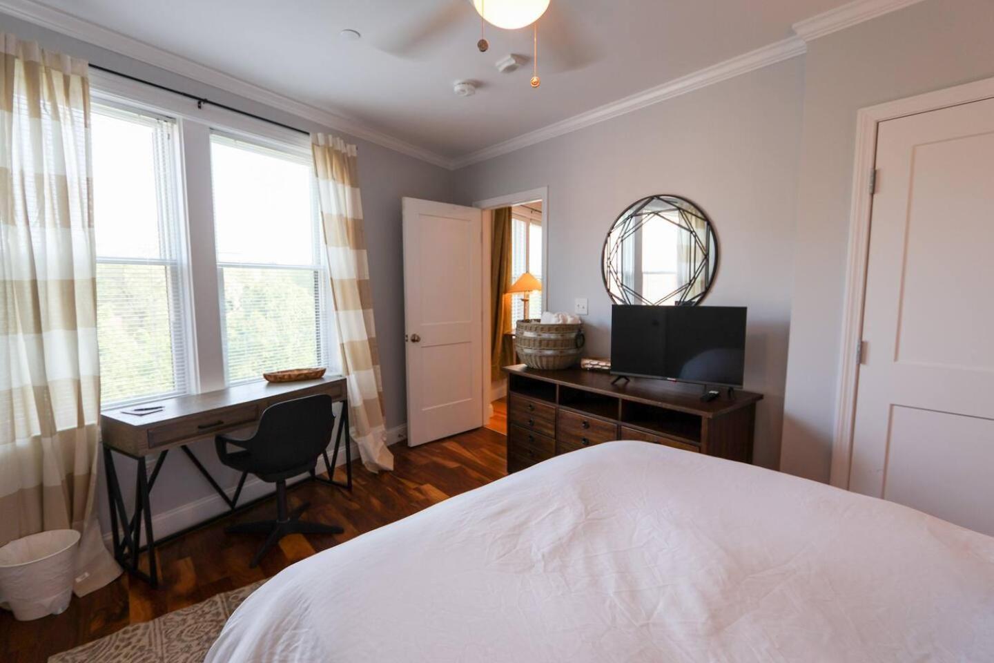 Appartement 2b, 2ba - Near Neubmc, Elevator Access *