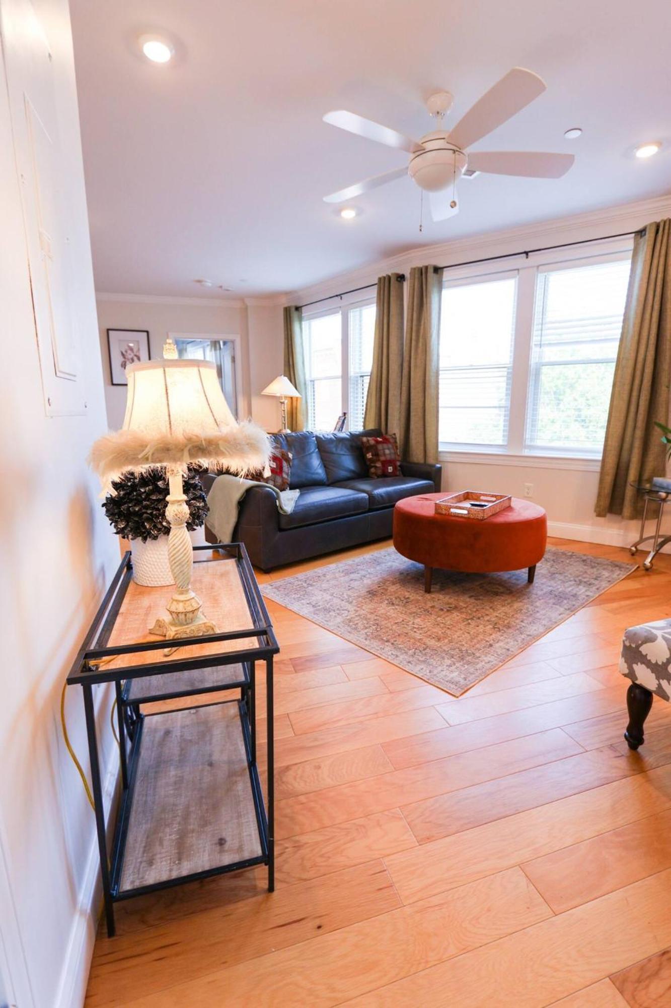 Appartement 2b, 2ba - Near Neubmc, Elevator Access