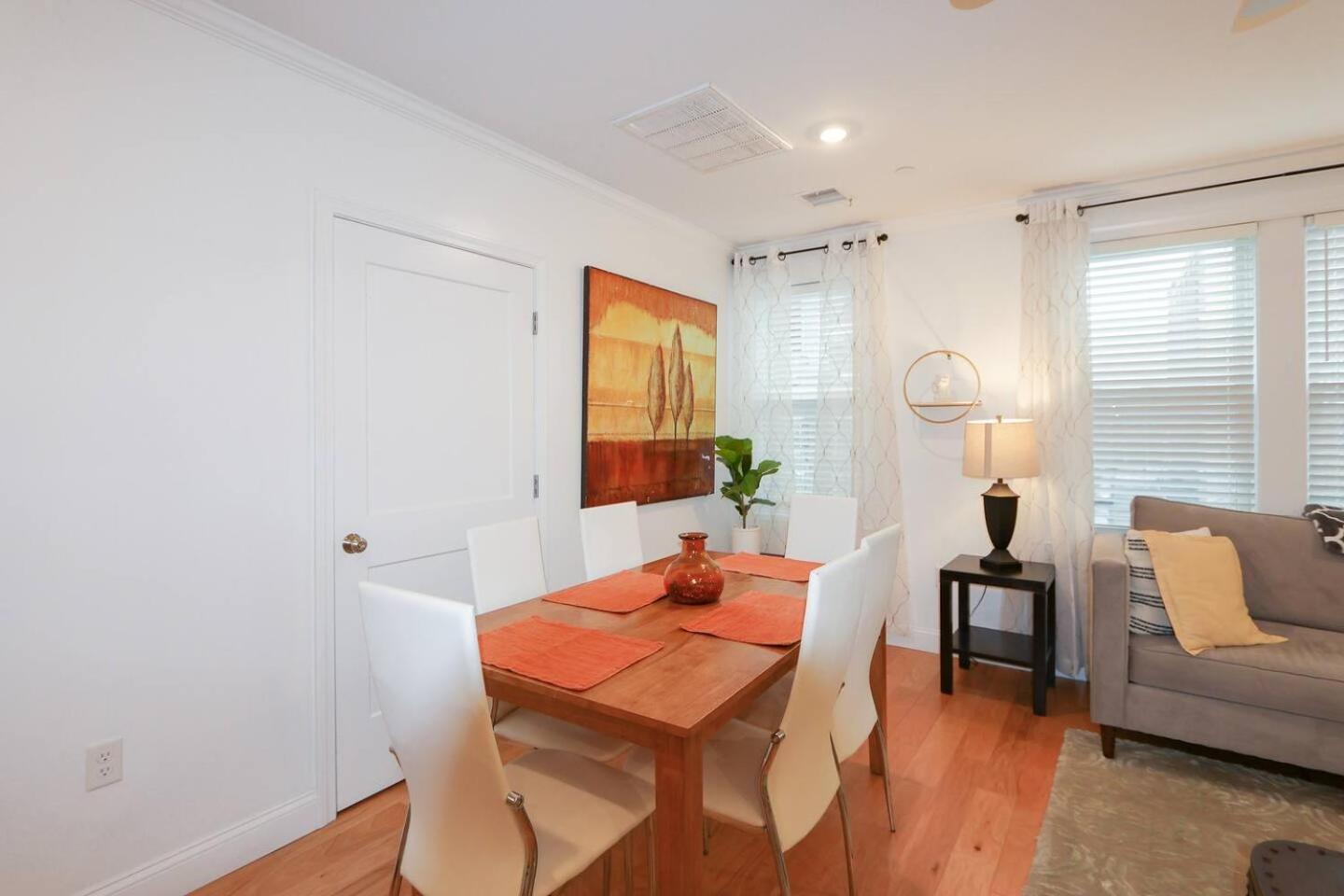 Apartamento Modern 2-bed, 2-bath, Steps To Northeastern