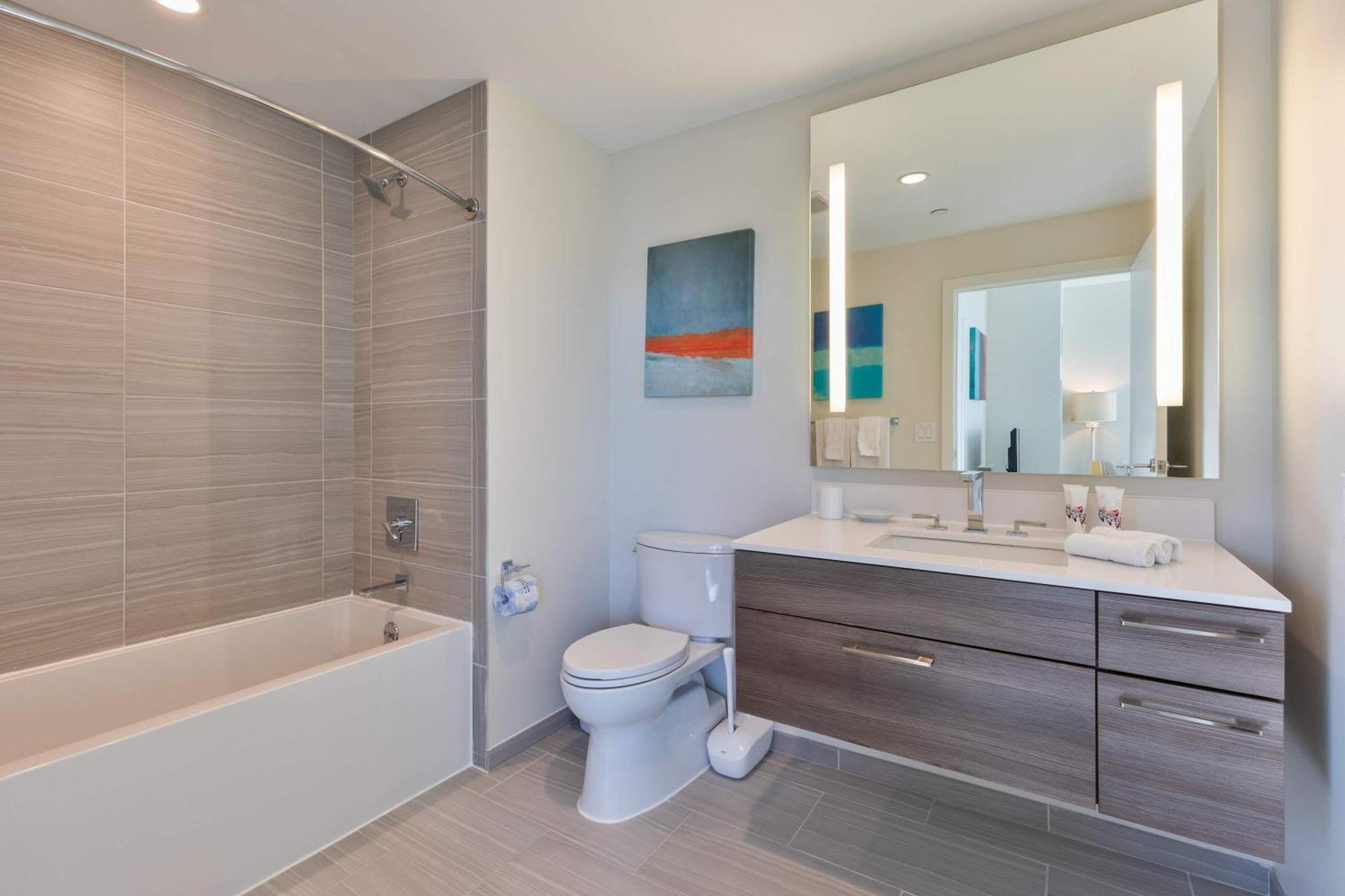 Luxury In Heart Of Back Bay - 30-404 *