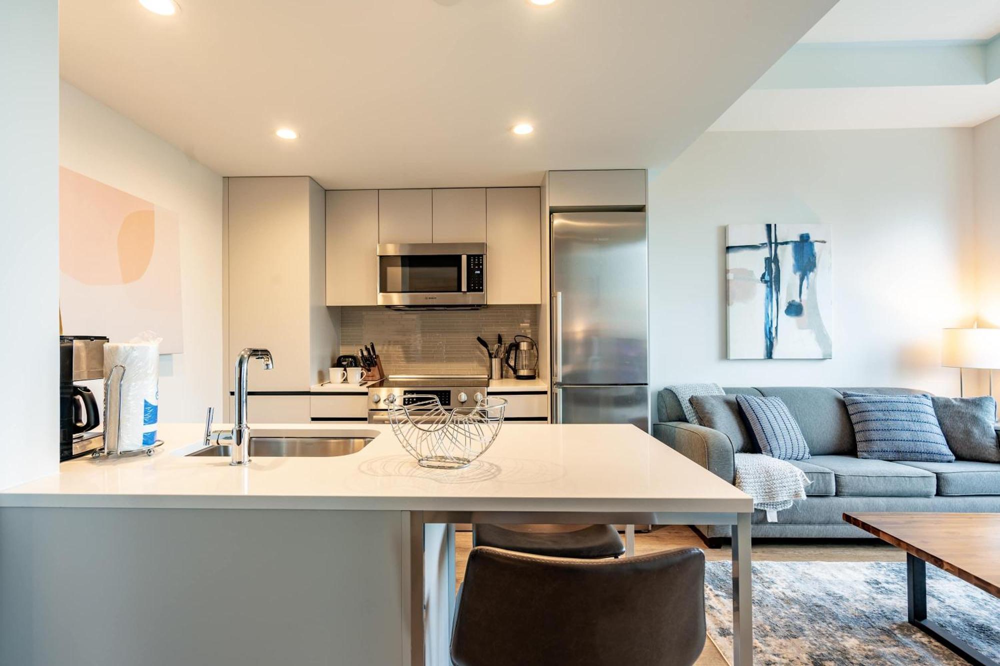 Luxury Heart Of Seaport Apartment