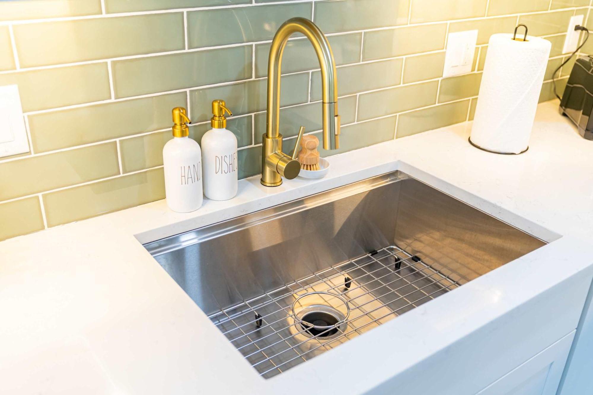 Modern East 2 Bed 2 Bath Apartment