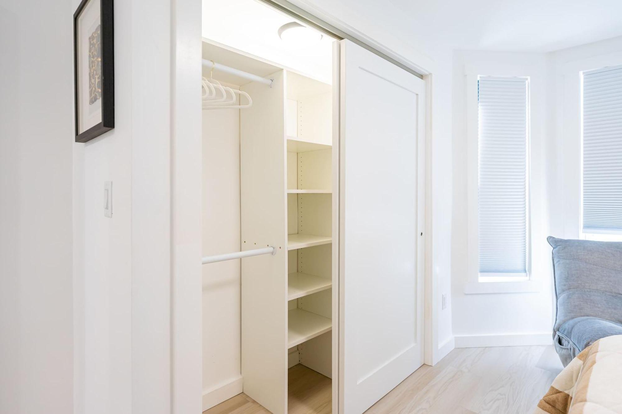 Modern East 2 Bed 2 Bath Apartamento