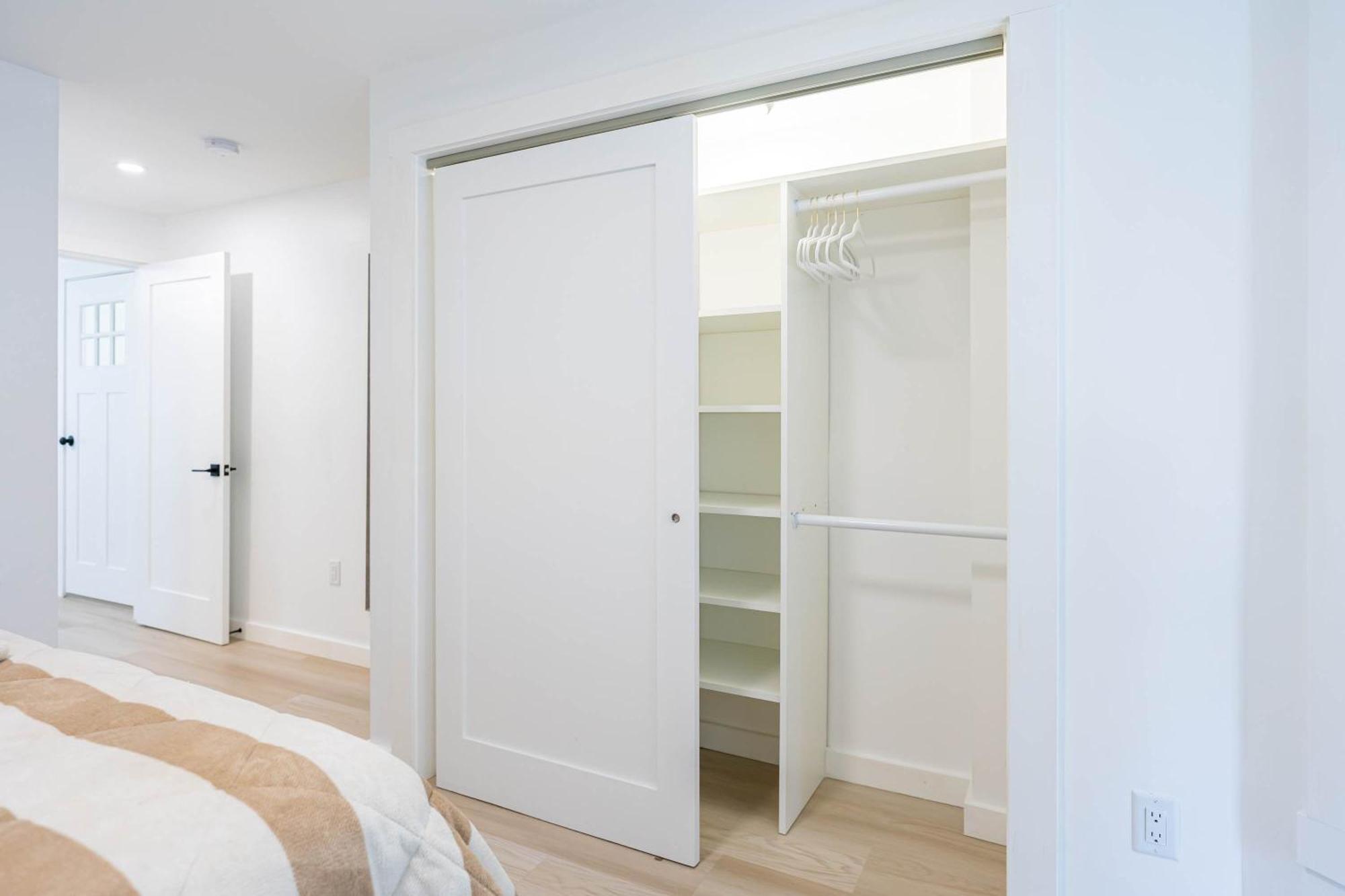 Modern East 2 Bed 2 Bath Apartamento *