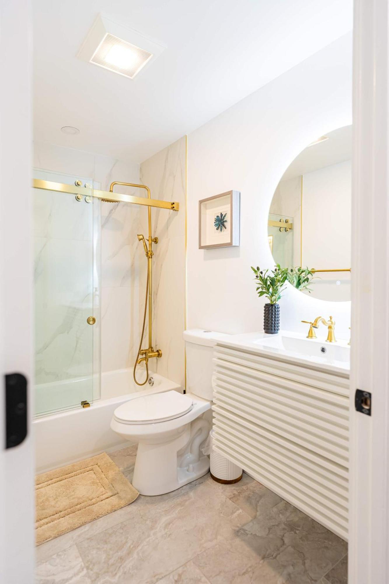 Modern East 2 Bed 2 Bath Apartamento