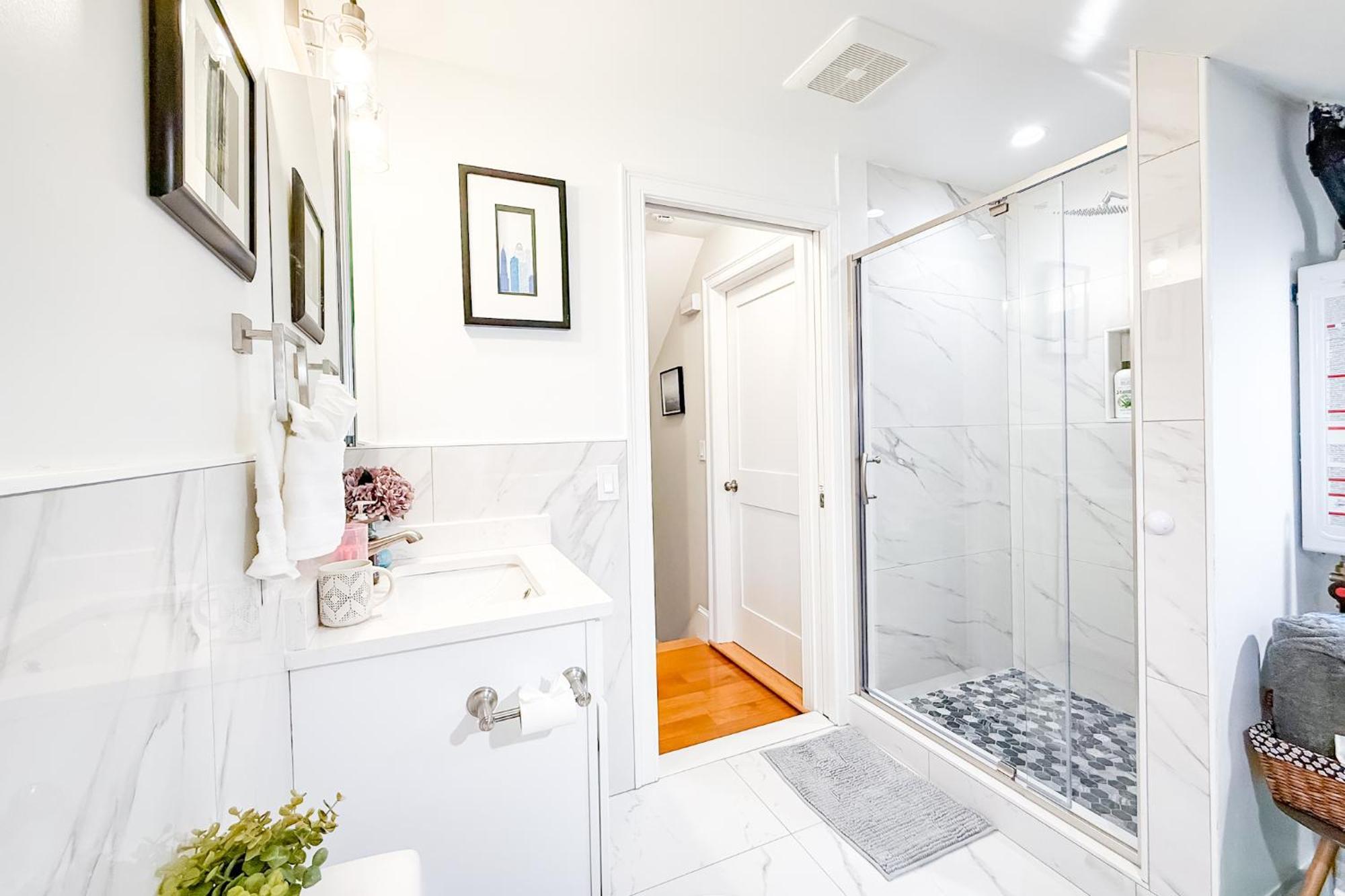 Apartment 40-newly Renovated, Stylish And Beautiful With 4br *