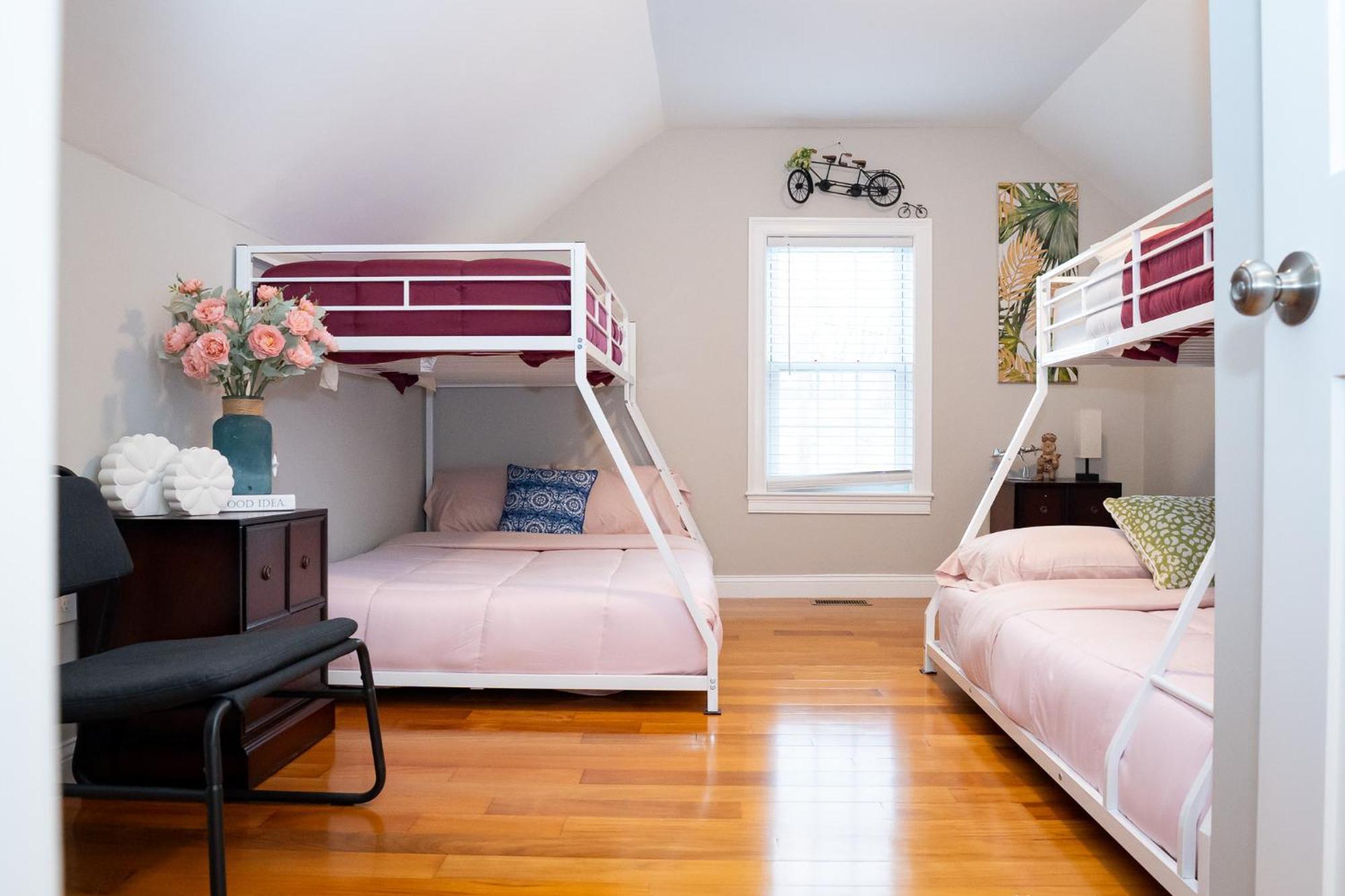 Apartment 40-newly Renovated, Stylish And Beautiful With 4br *