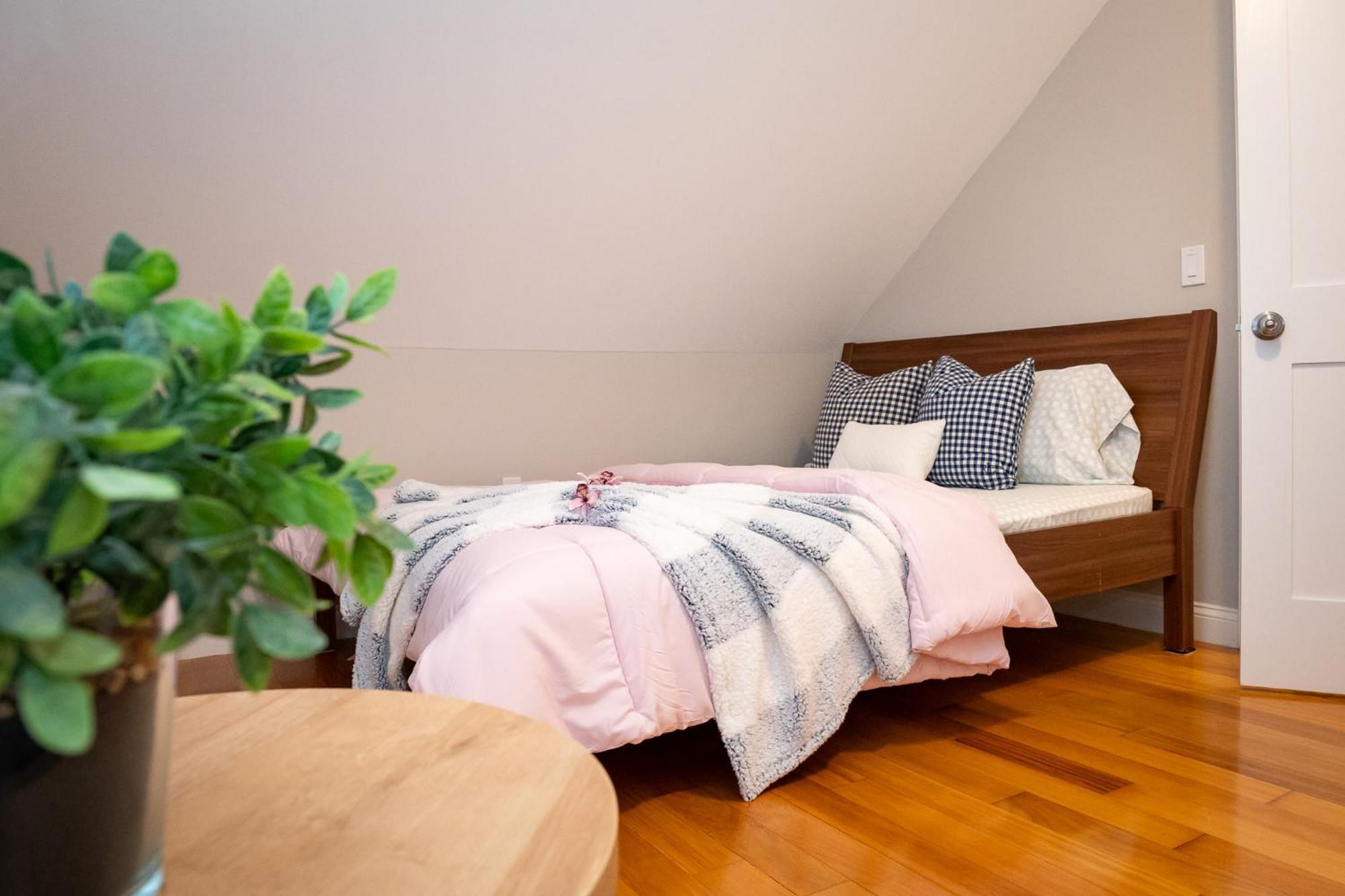 40-newly Renovated, Stylish And Beautiful With 4br Apartment *