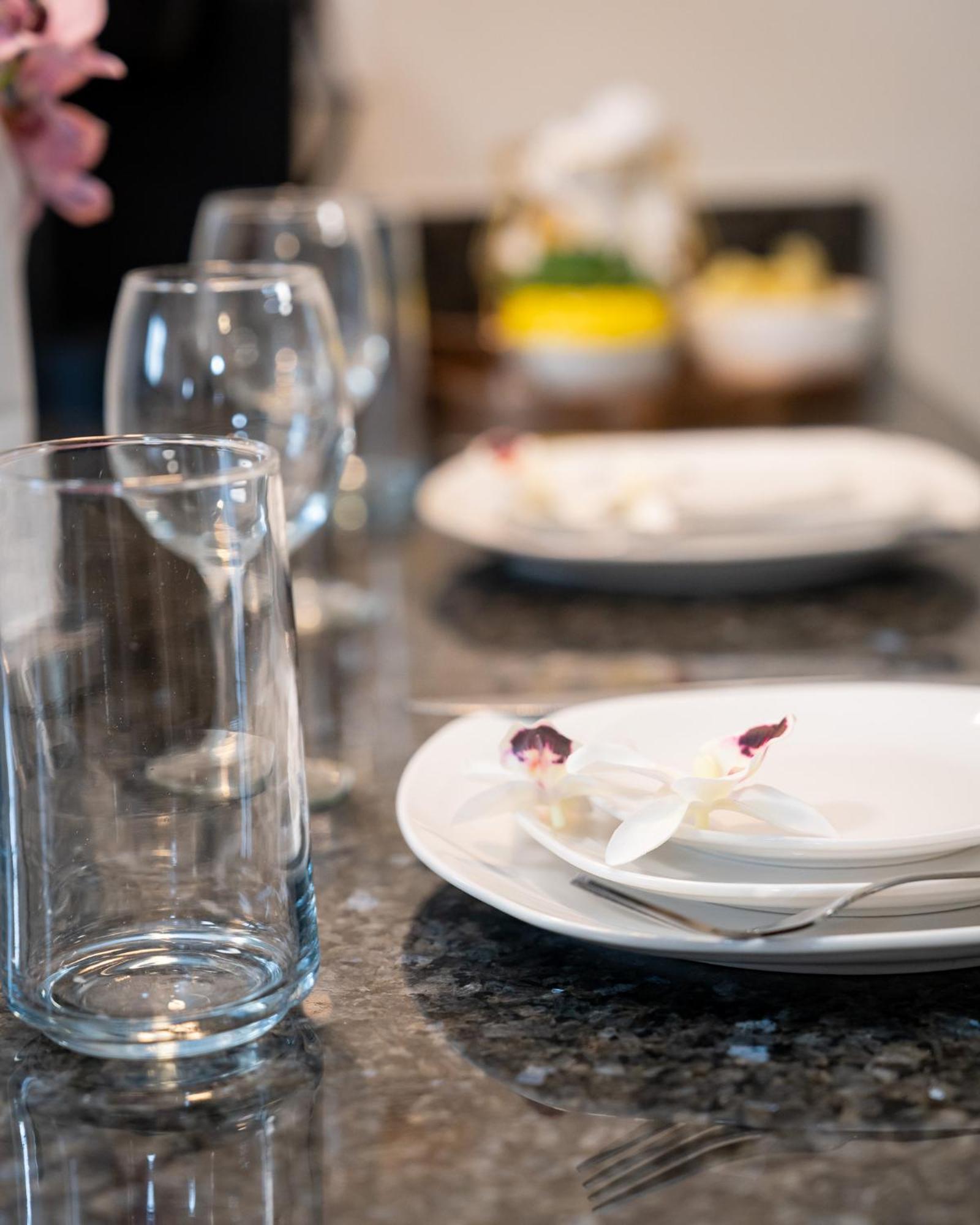 Apartment 40-newly Renovated, Stylish And Beautiful With 4br *