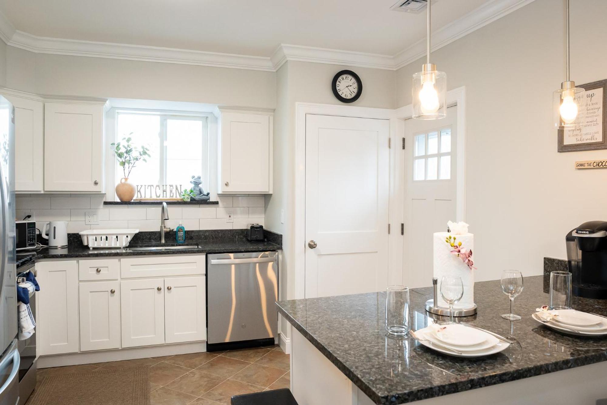 40-newly Renovated, Stylish And Beautiful With 4br Apartment *