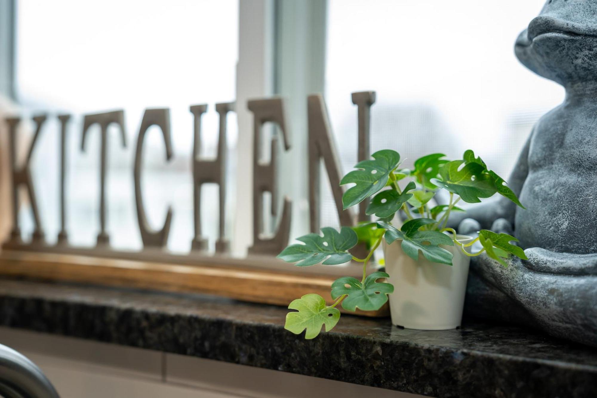 Apartment 40-newly Renovated, Stylish And Beautiful With 4br *