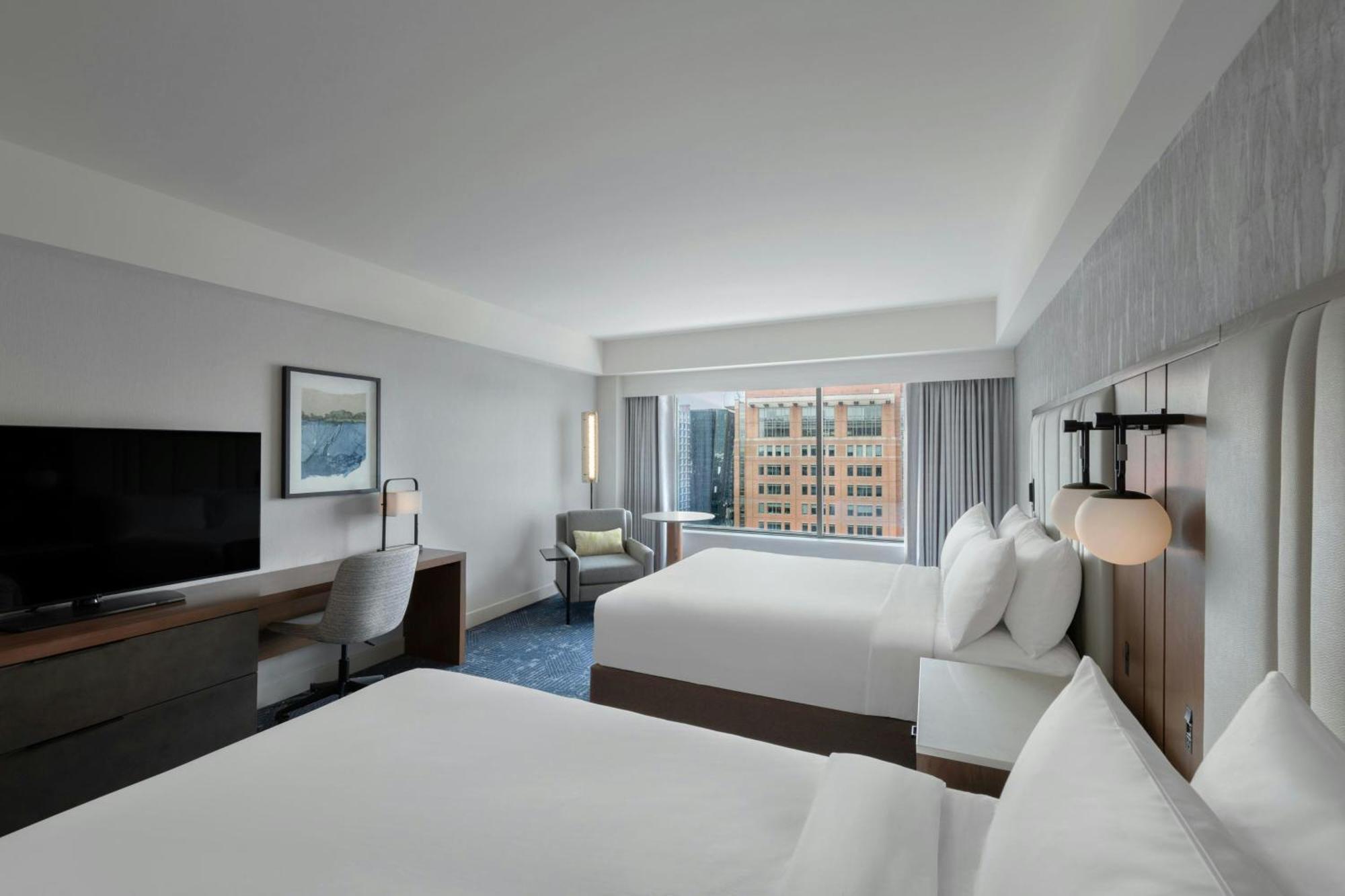 Hotel Renaissance Seaport District 4*