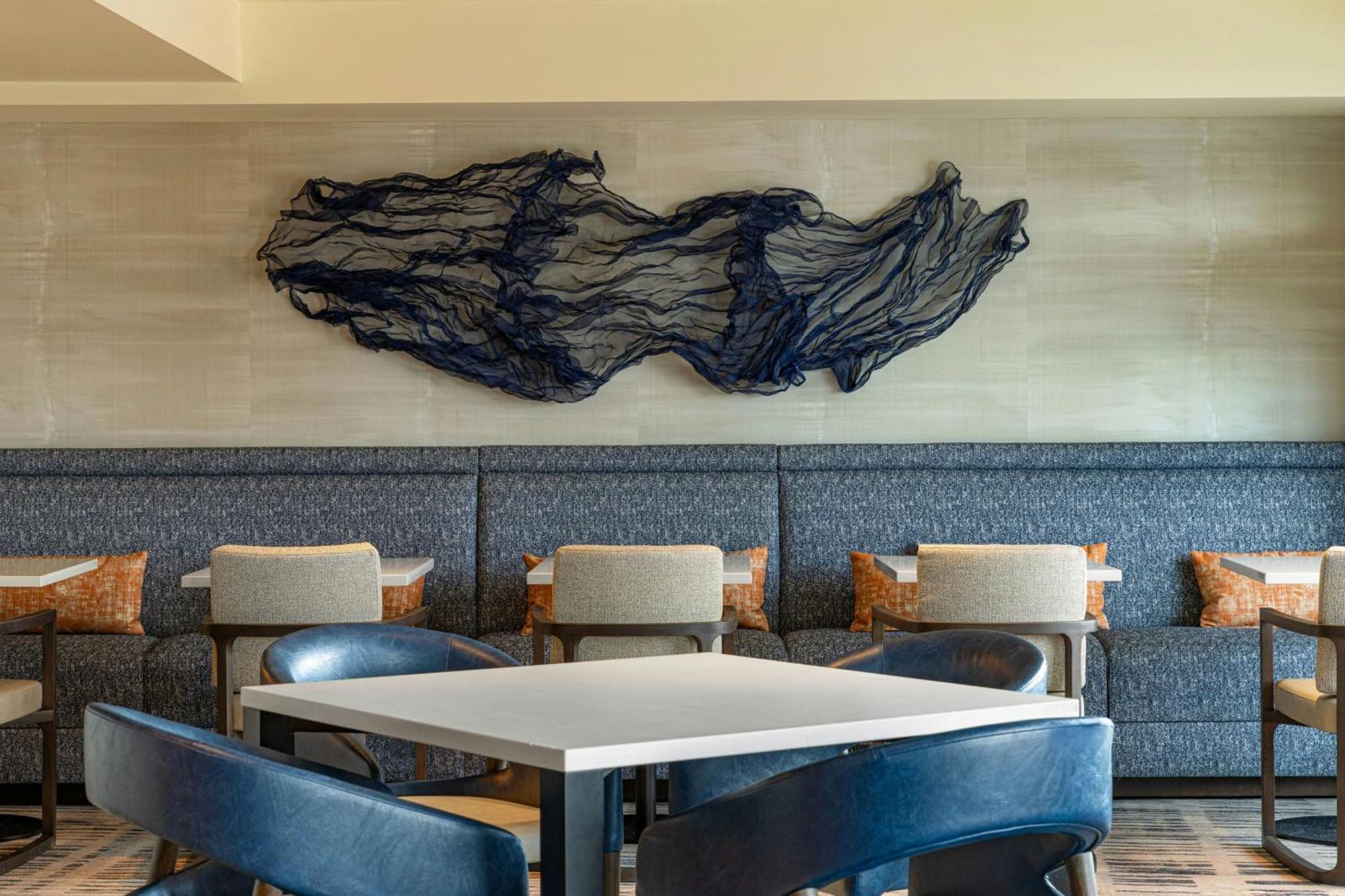 Hotel Renaissance Seaport District