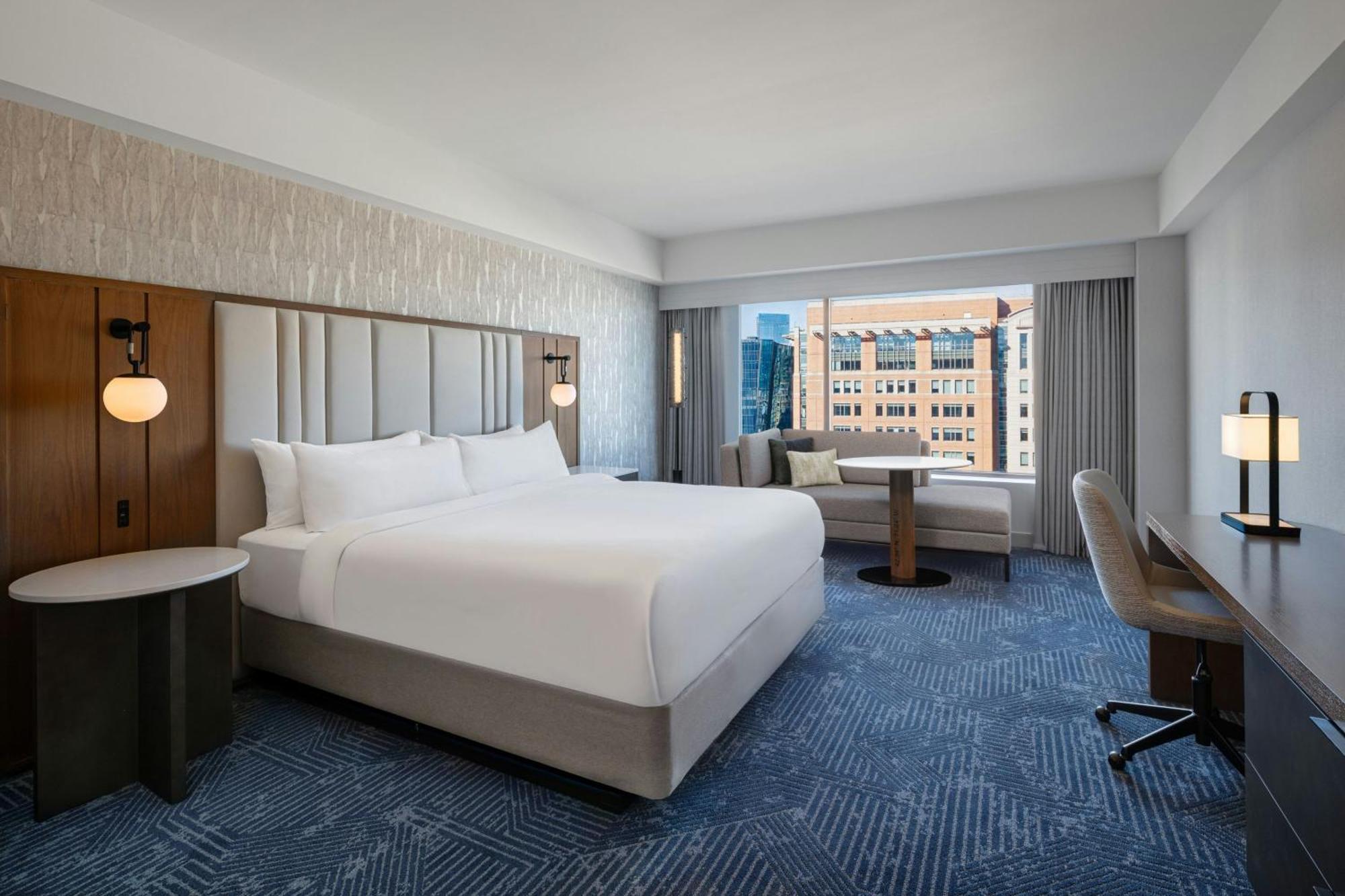Renaissance Seaport District Hotel 4*