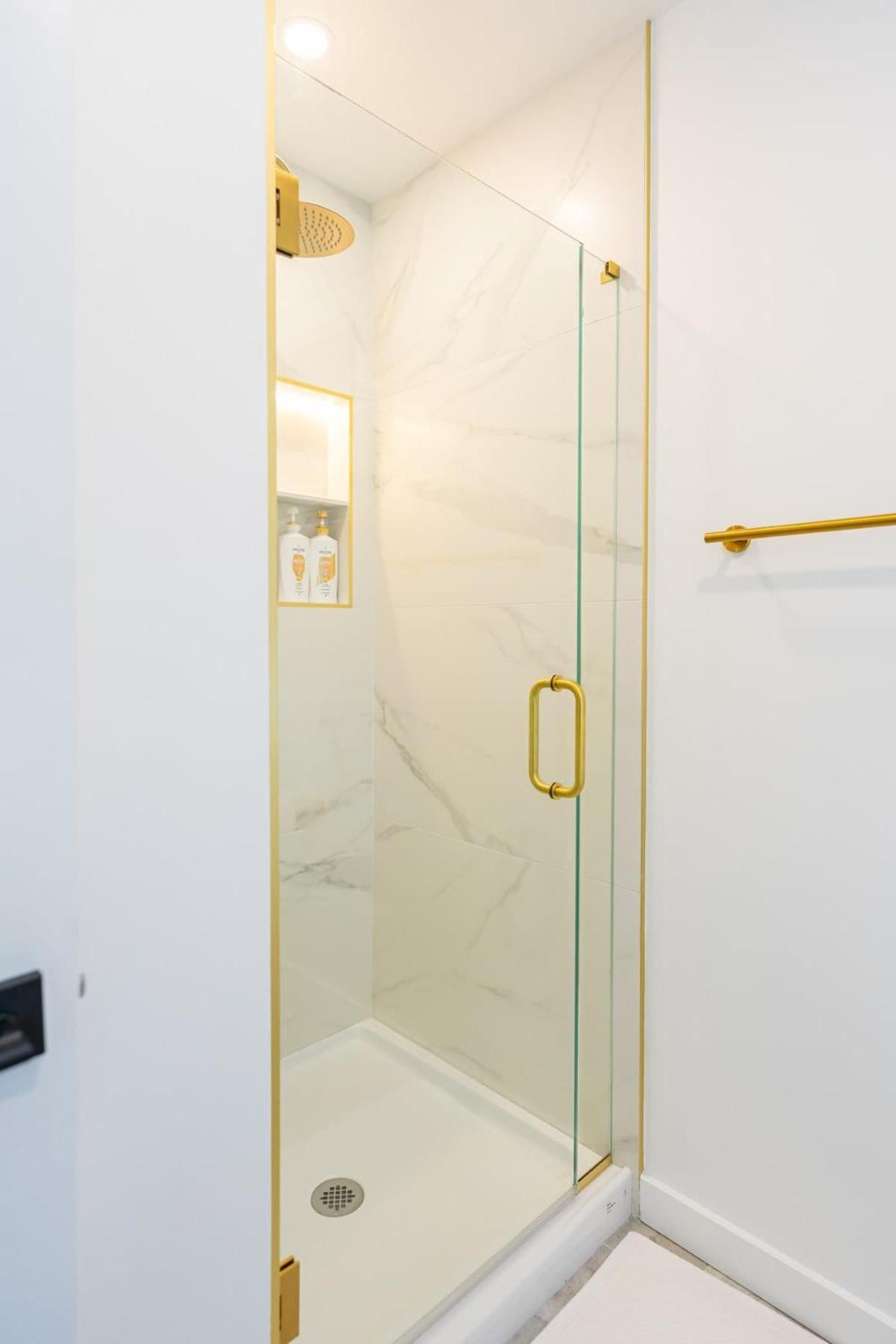 Luxury 2 Bed 2 Bath East Appartement *