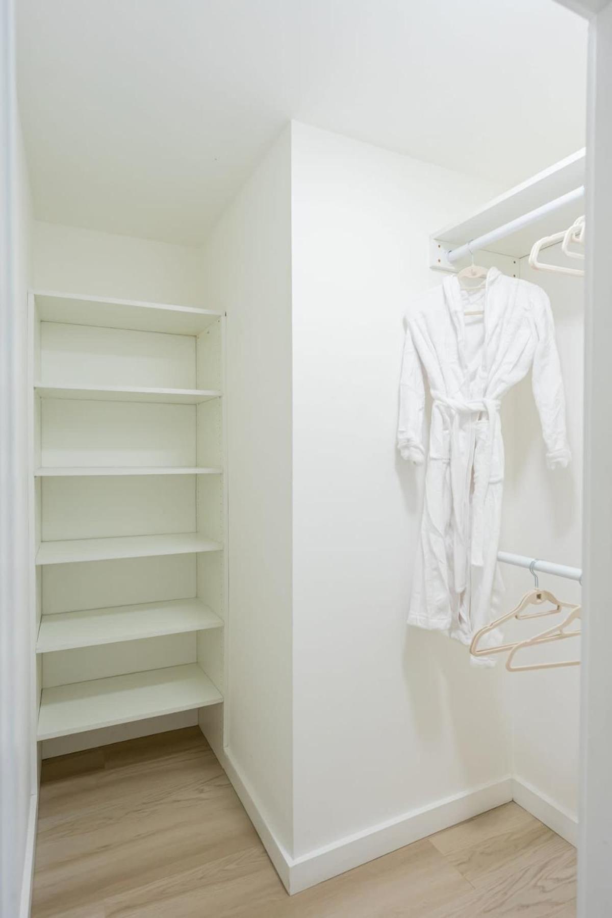Luxury 2 Bed 2 Bath East Appartement *