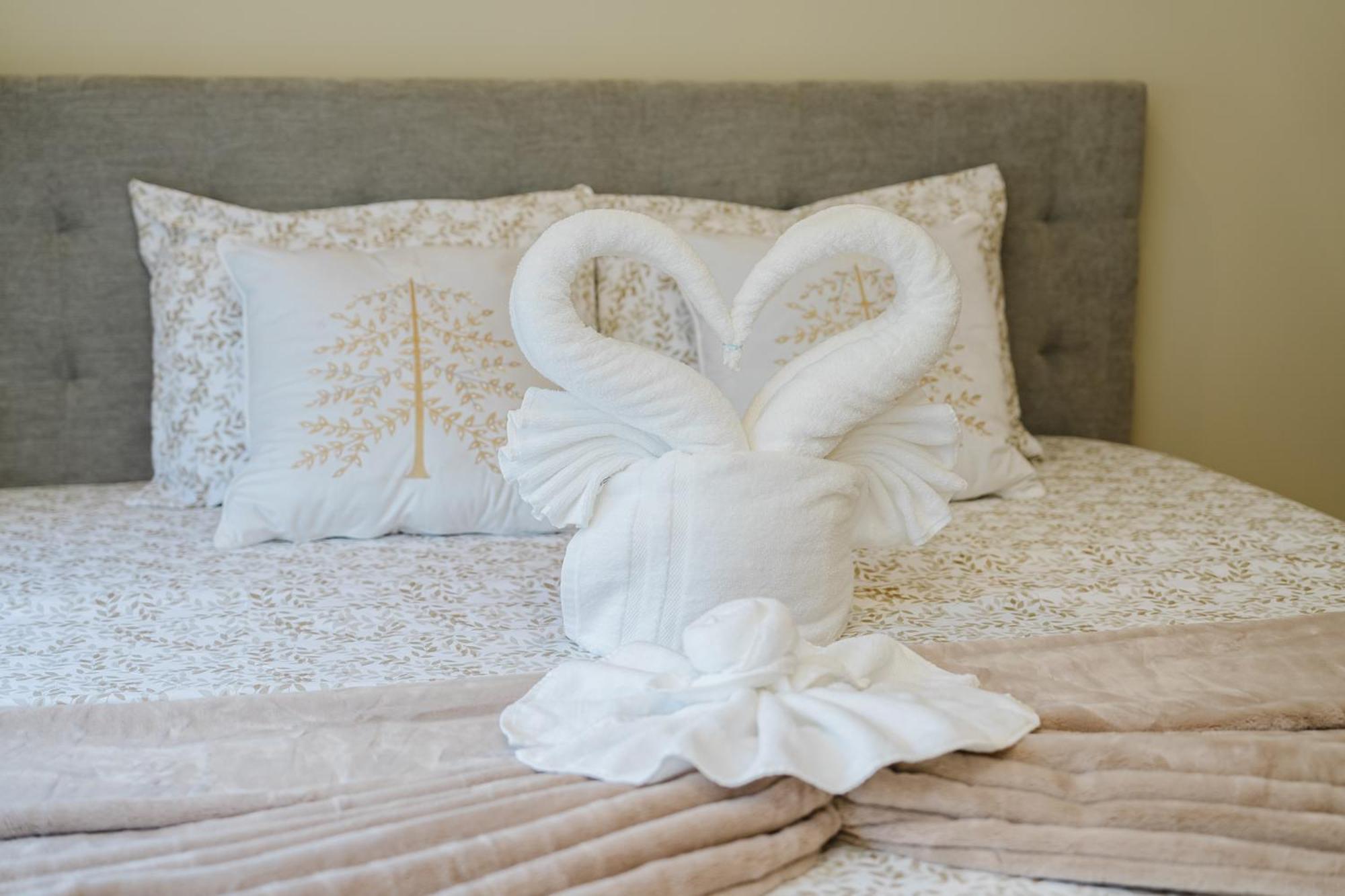 60-2 3br - Modern Near Franklin Park Apartment