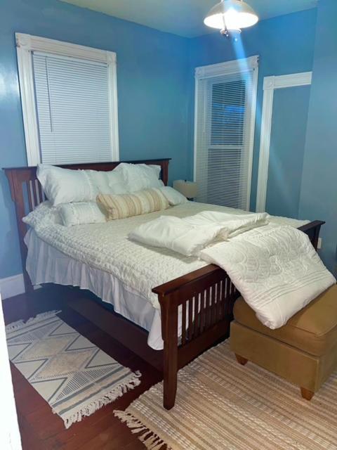 Quiet Two Bedroom In Convenient Location * Boston