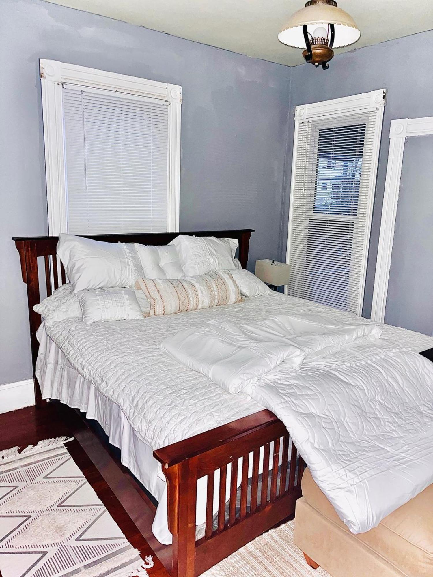 Quiet Two Bedroom In Convenient Location * Boston