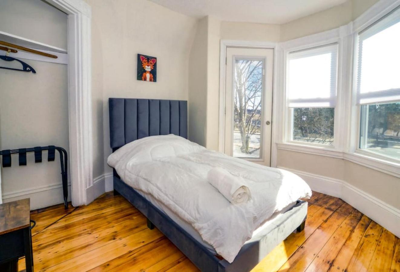 Historical Urban Oasis - 6 Bedroom 3 Bath * Boston