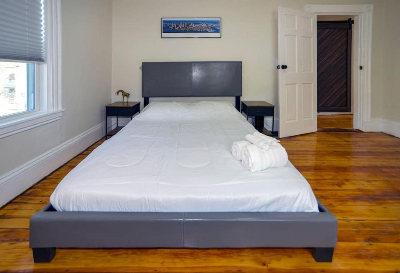 Historical Urban Oasis - 6 Bedroom 3 Bath Holiday home