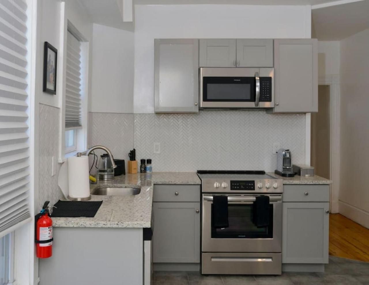 Historical Urban Oasis - 6 Bedroom 3 Bath * Boston