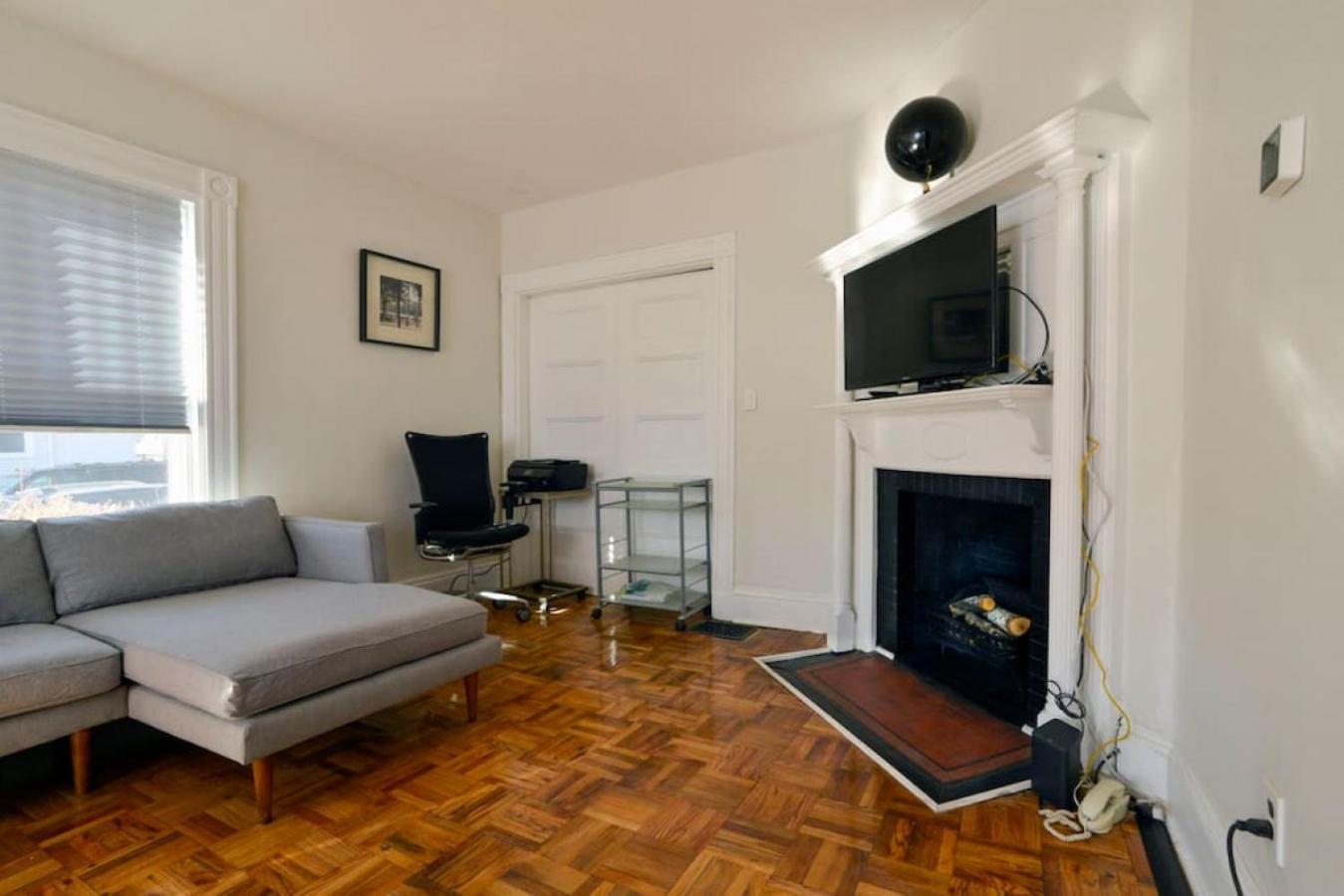 Historical Urban Oasis - 6 Bedroom 3 Bath *