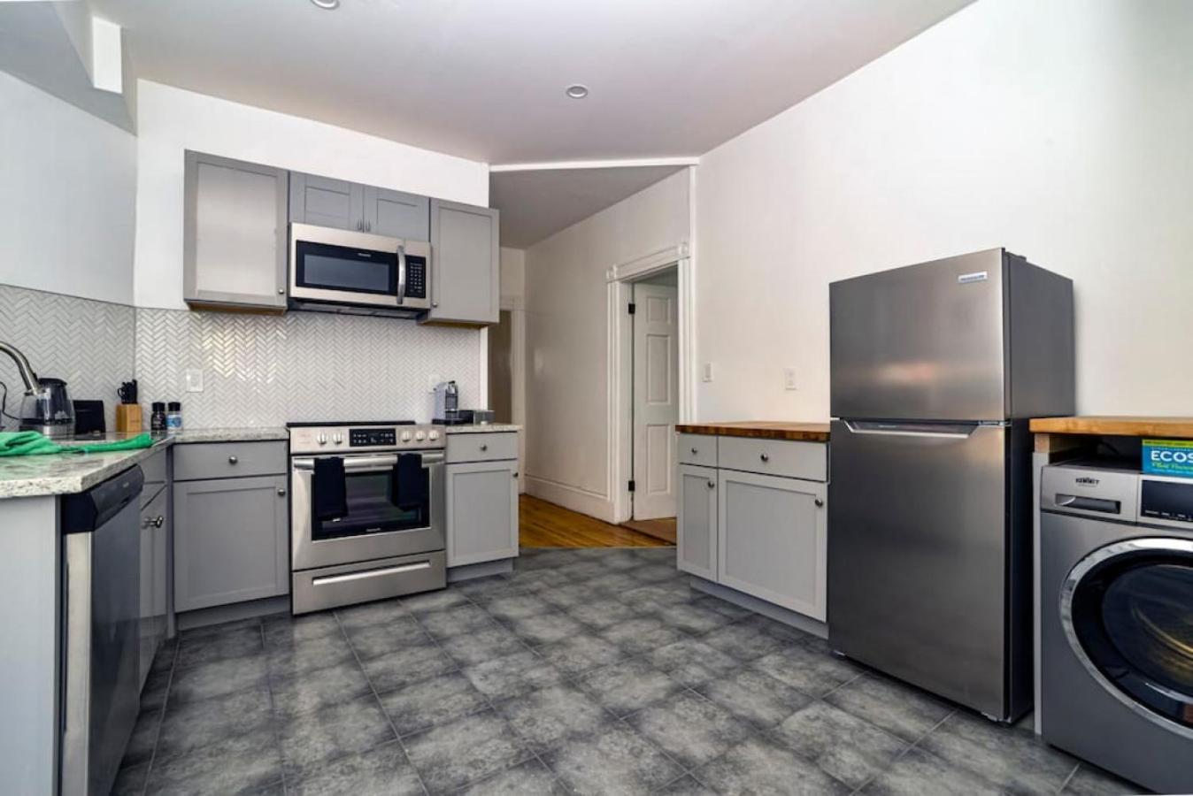 Historical Urban Oasis - 6 Bedroom 3 Bath