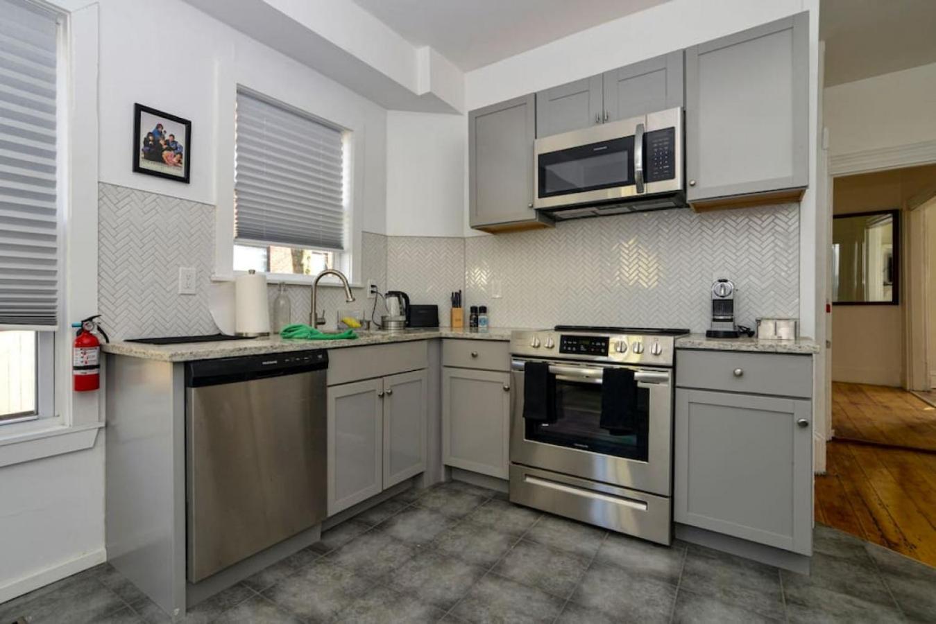 Historical Urban Oasis - 6 Bedroom 3 Bath Boston